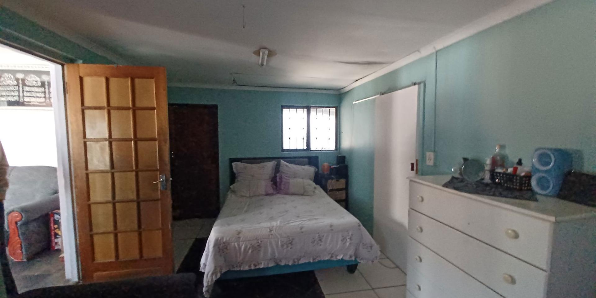 Image 4 of 6