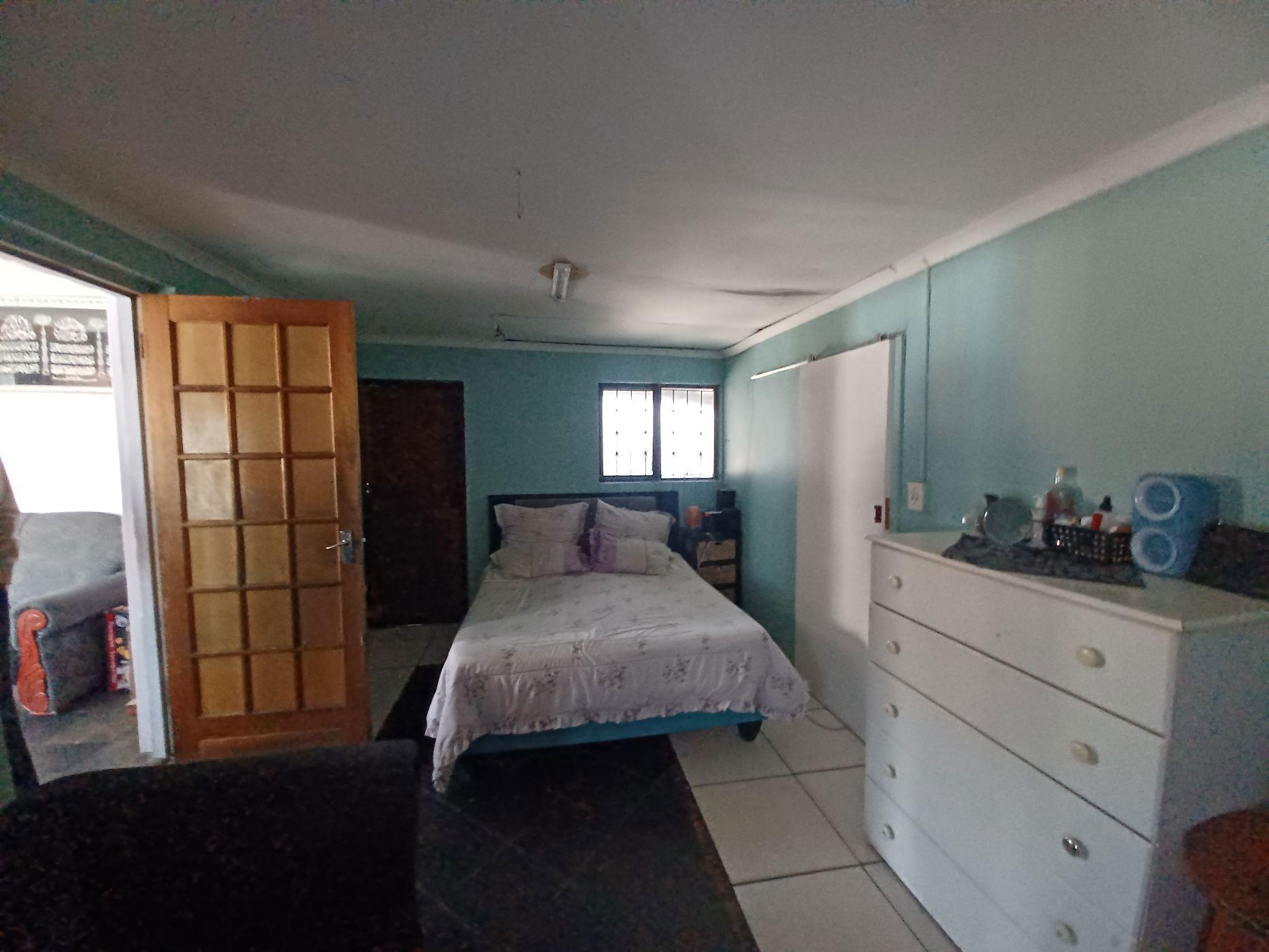Image 4 of 6