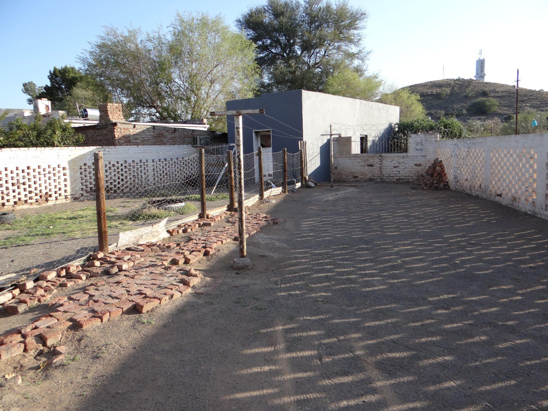 Image 4 of 6