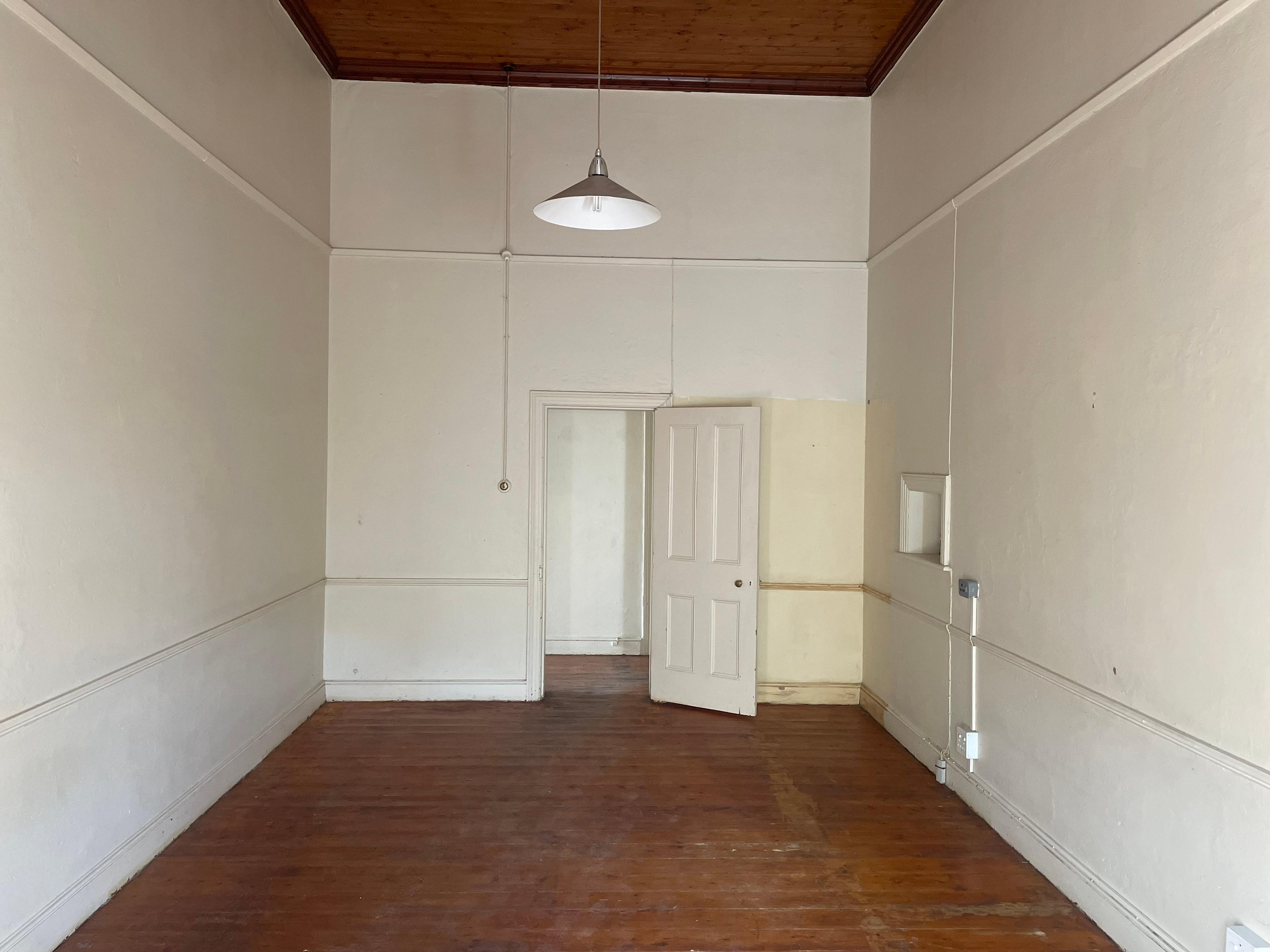Image 4 of 6