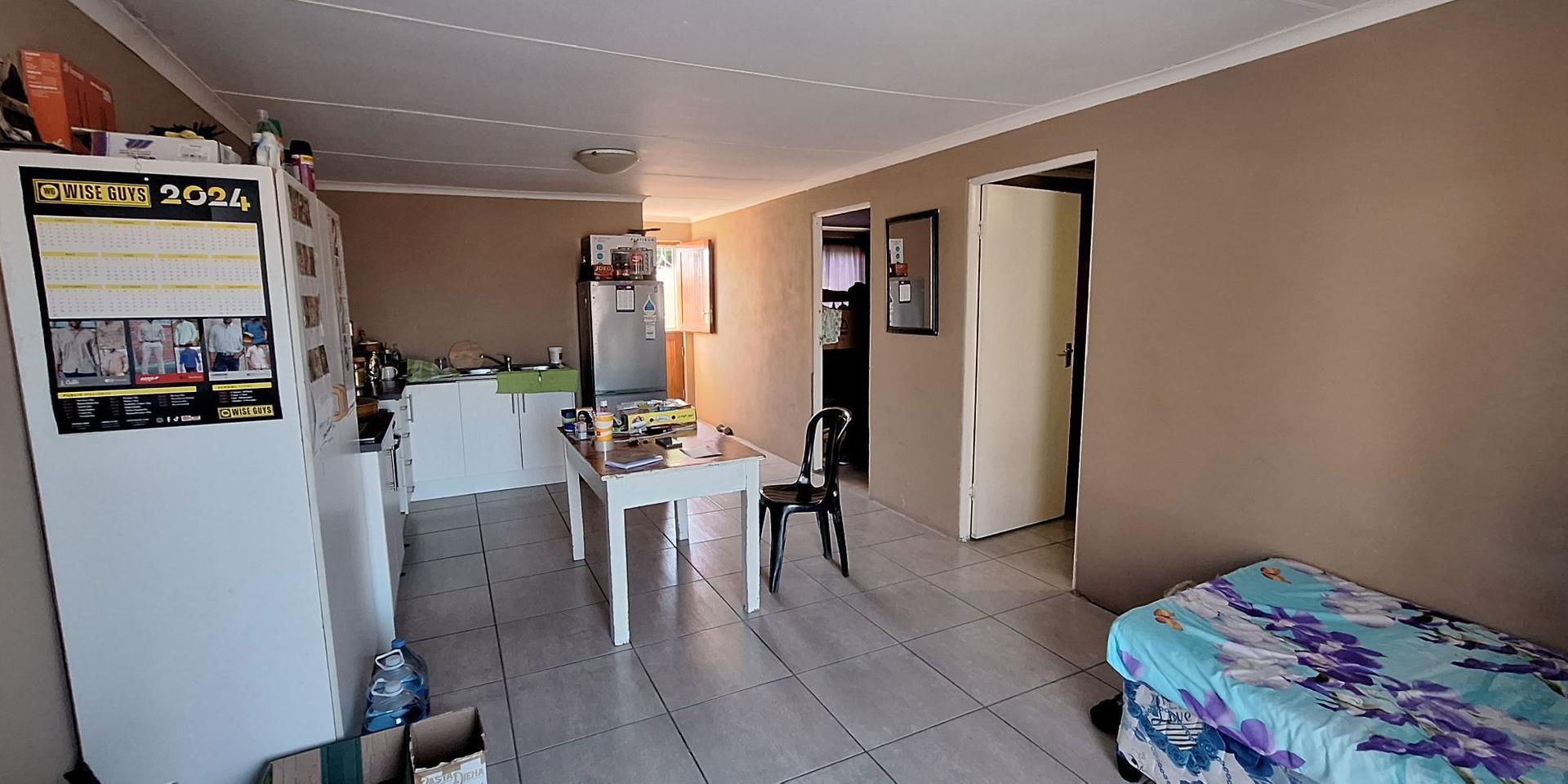 Image 4 of 6