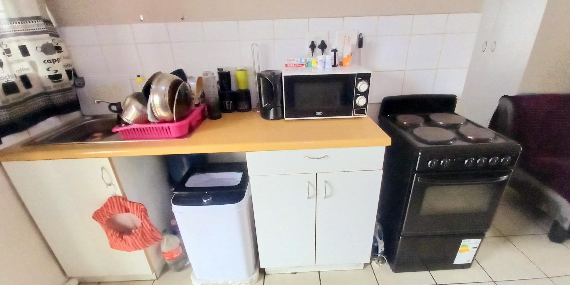 Image 4 of 6