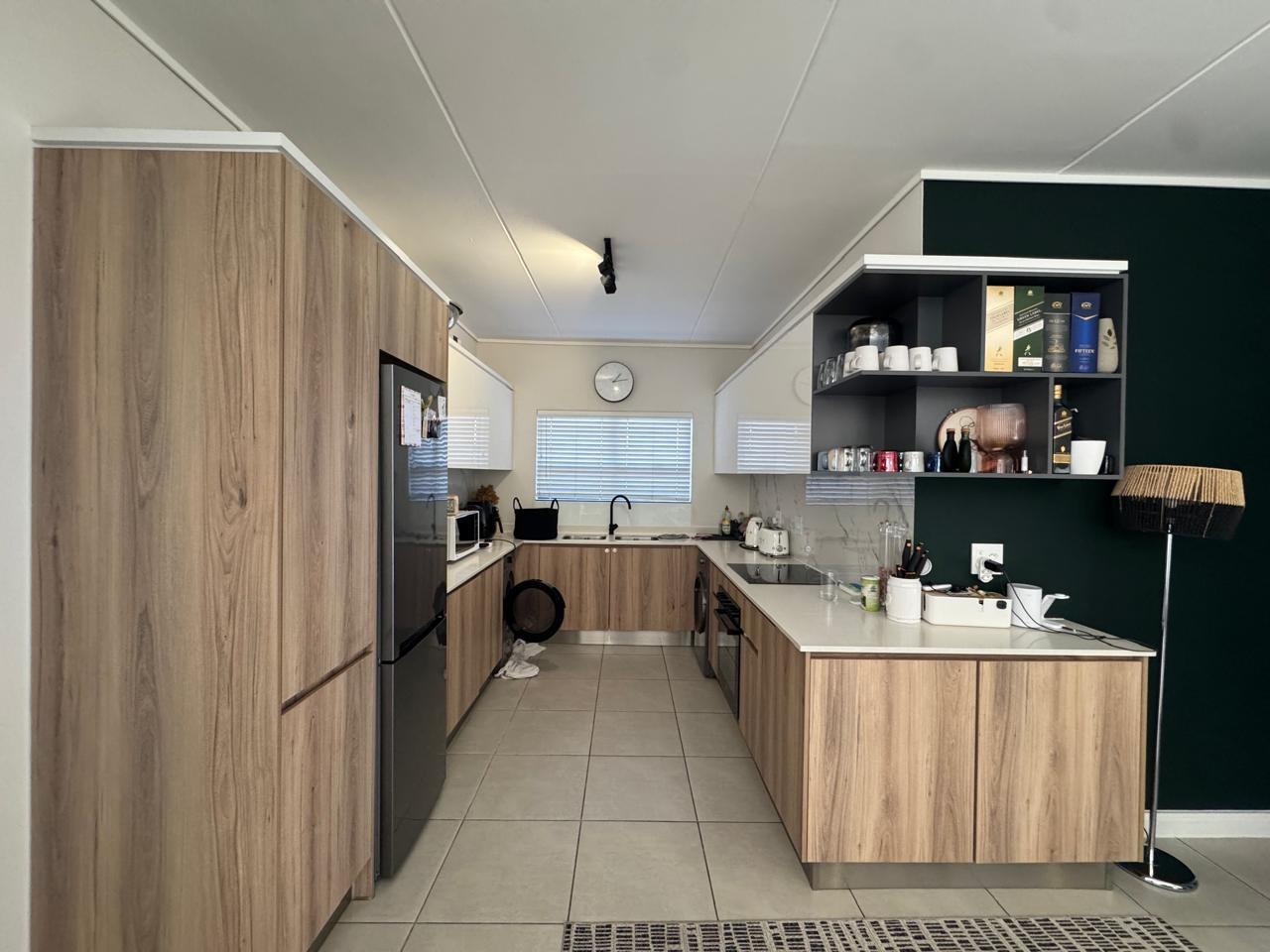 Image 4 of 6