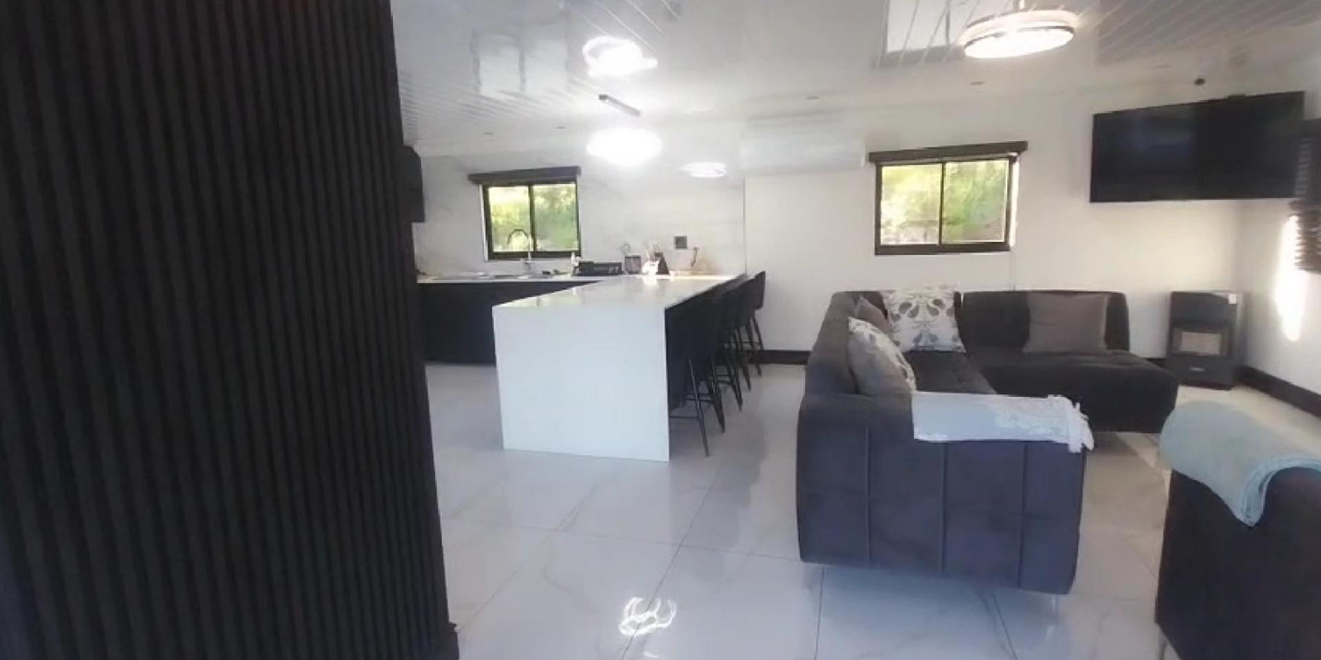Image 4 of 6
