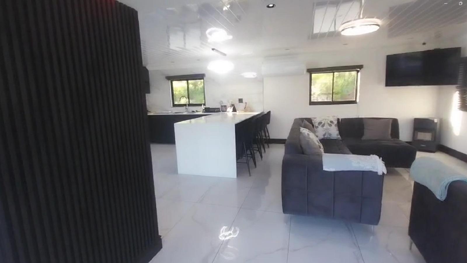 Image 4 of 6