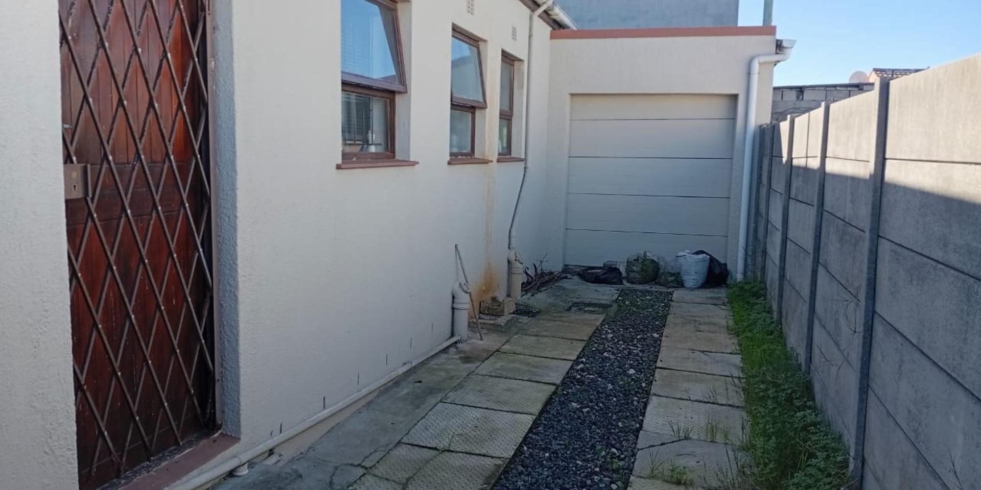 Image 4 of 6