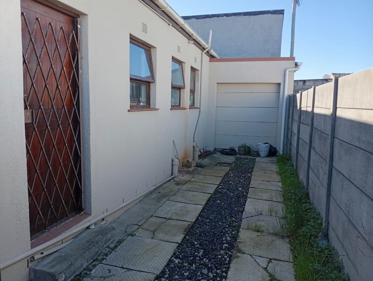 Image 4 of 6