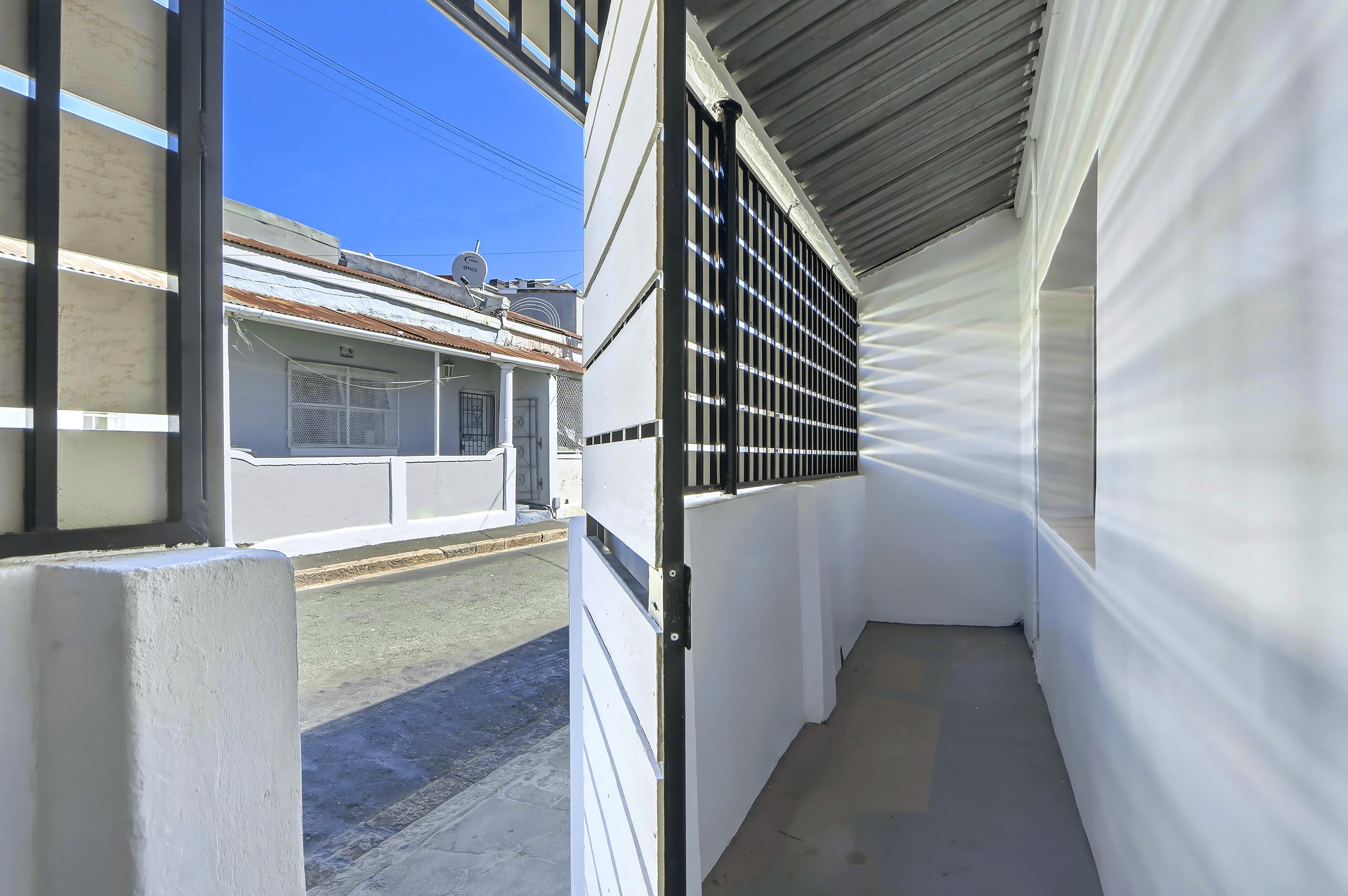 Image 4 of 6