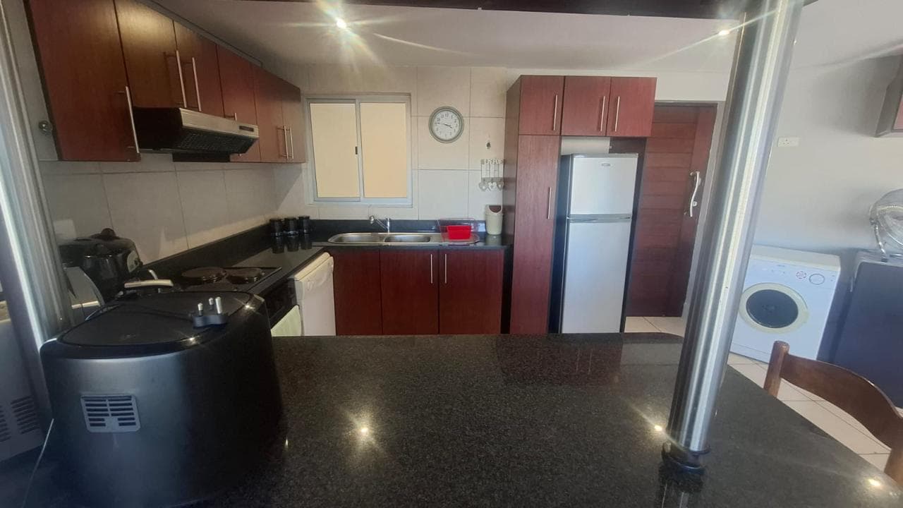 Image 4 of 6