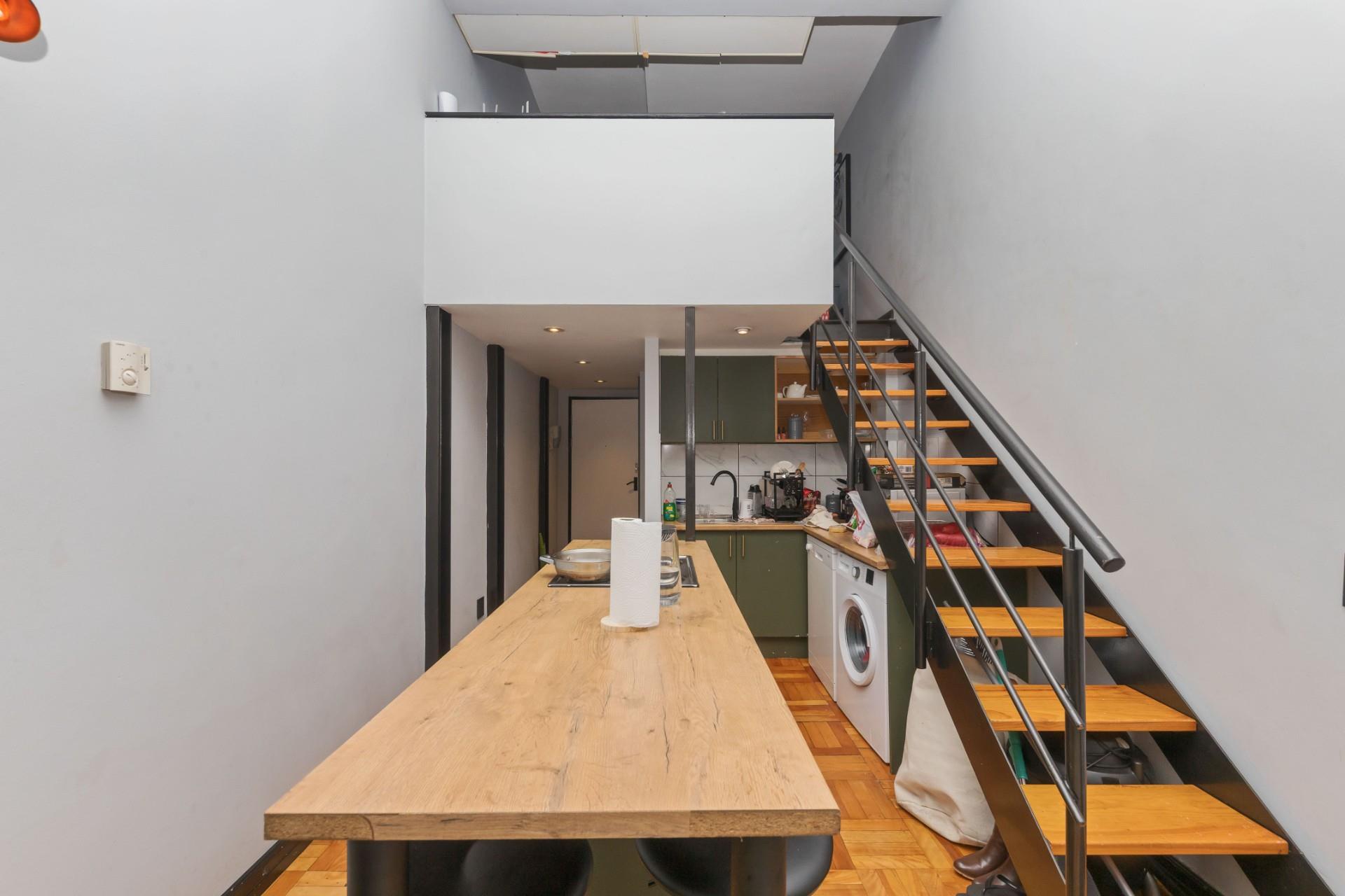 Image 2 of 6