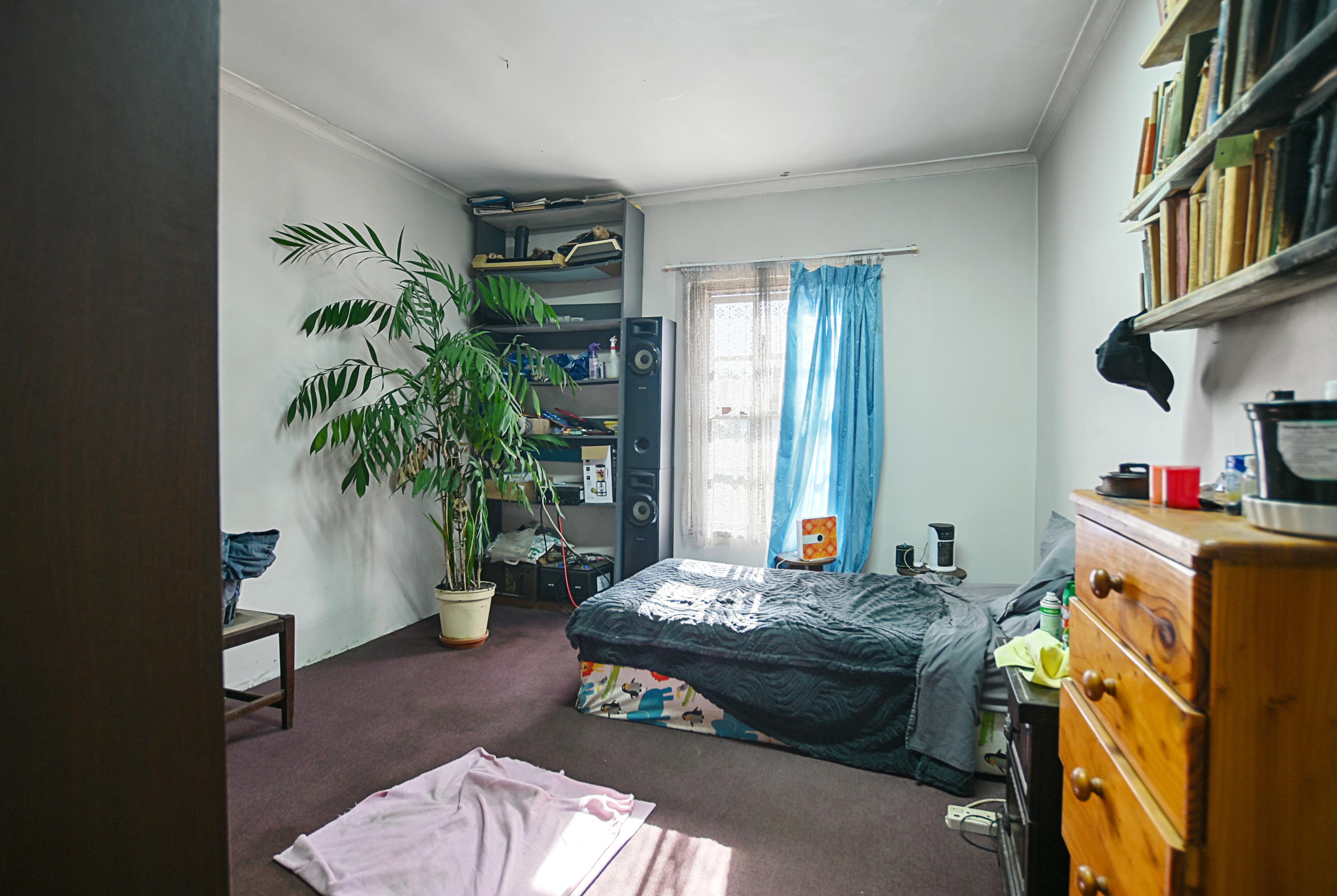 Image 4 of 6