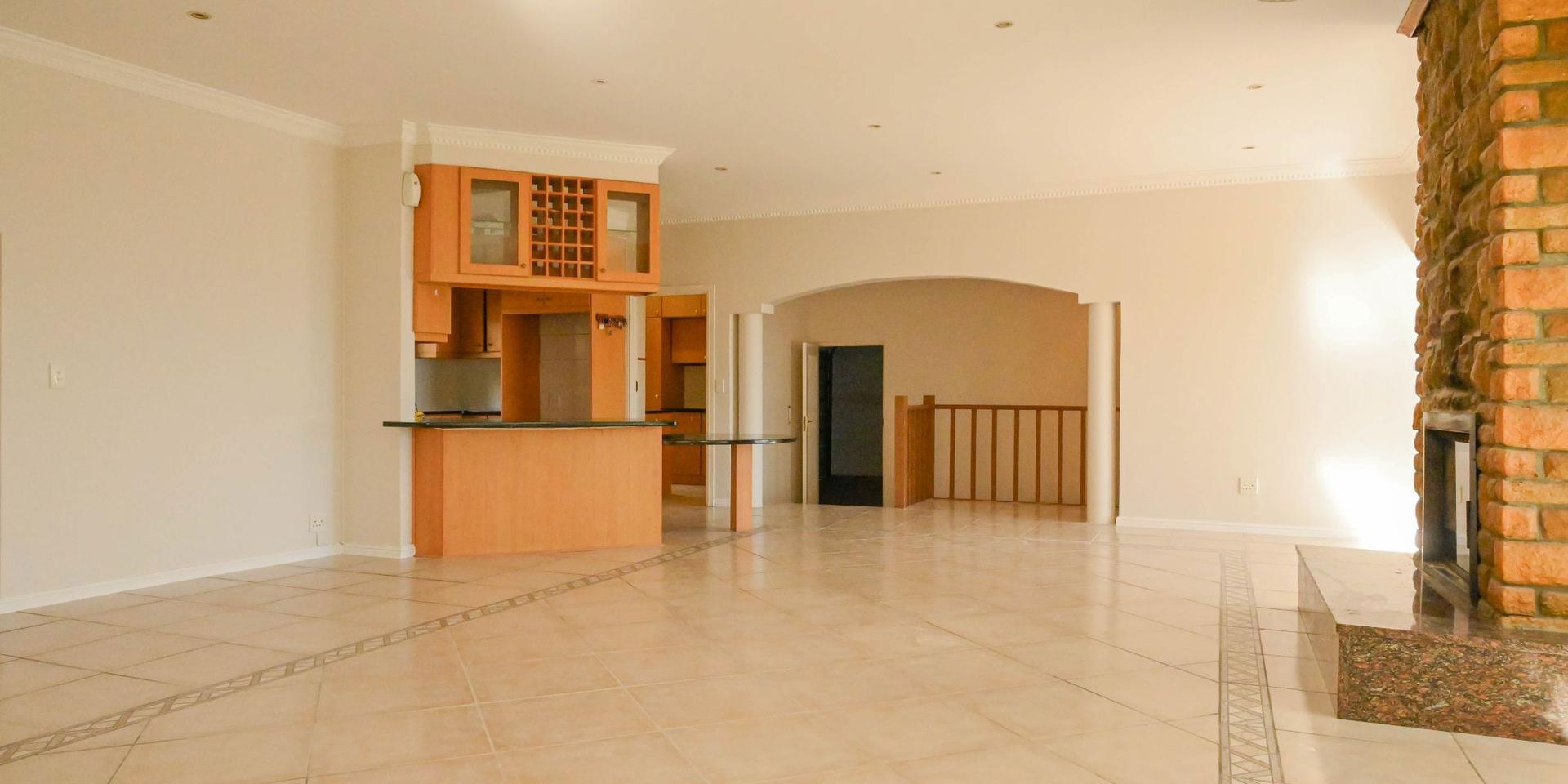 Image 4 of 6