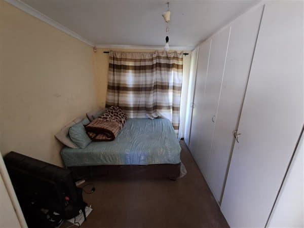 Image 4 of 6