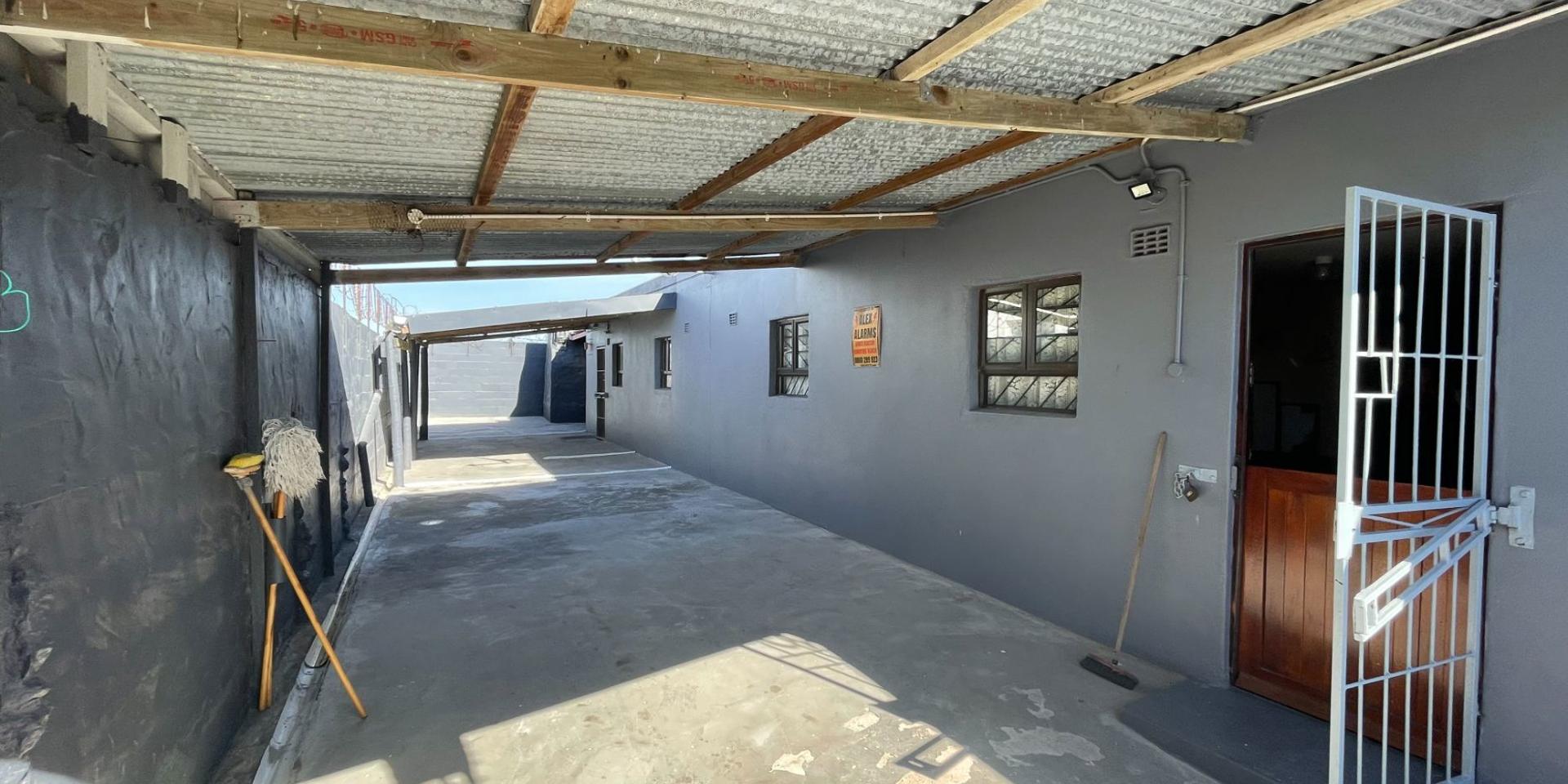 Image 2 of 6
