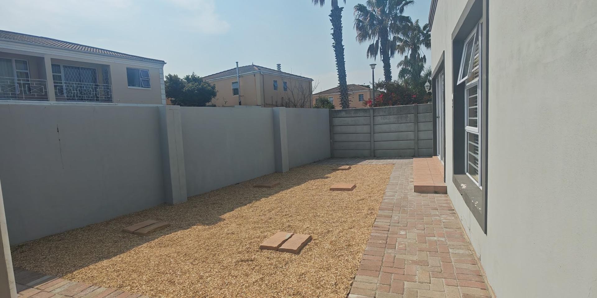 Image 4 of 6