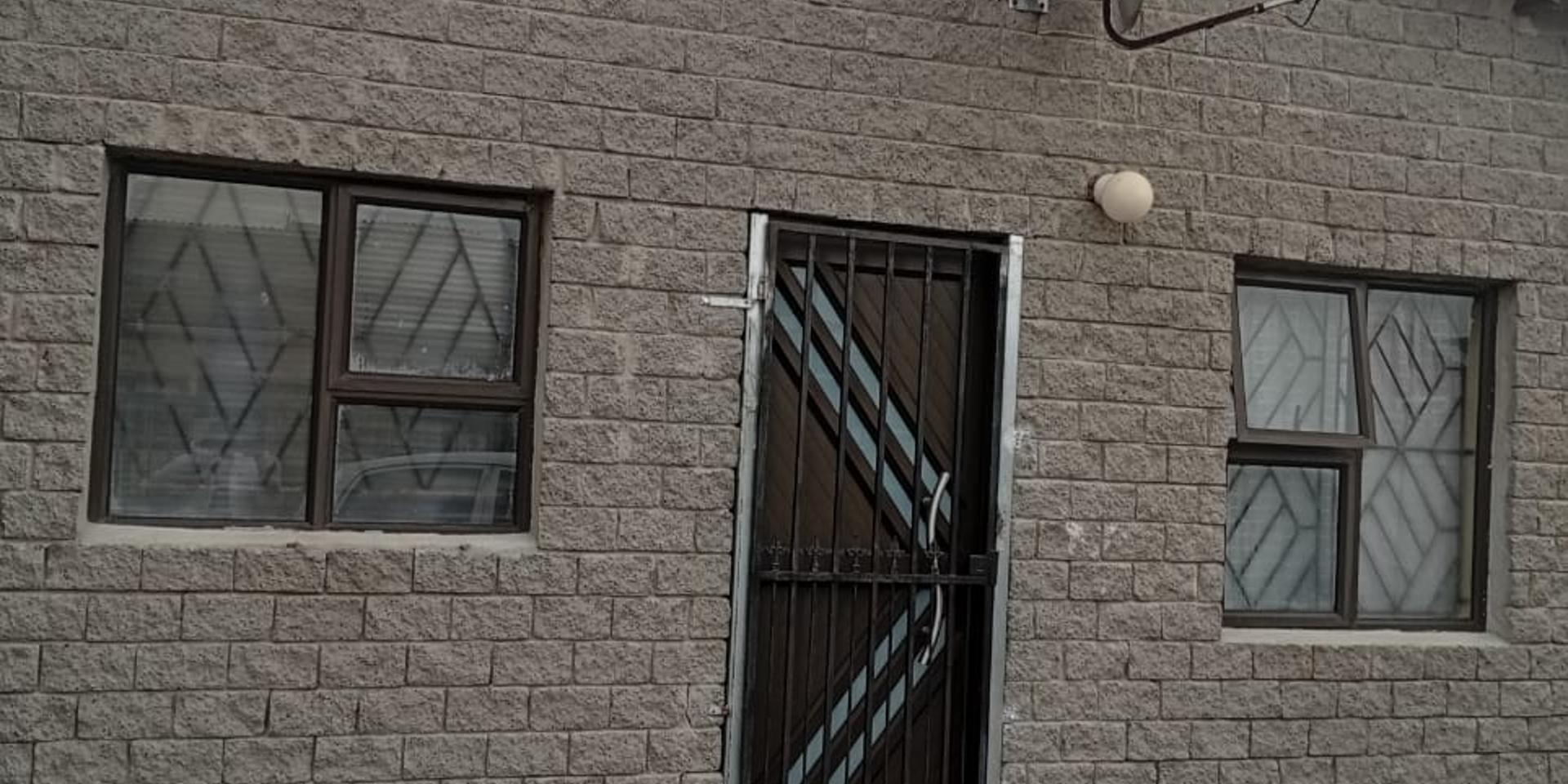 Image 2 of 6