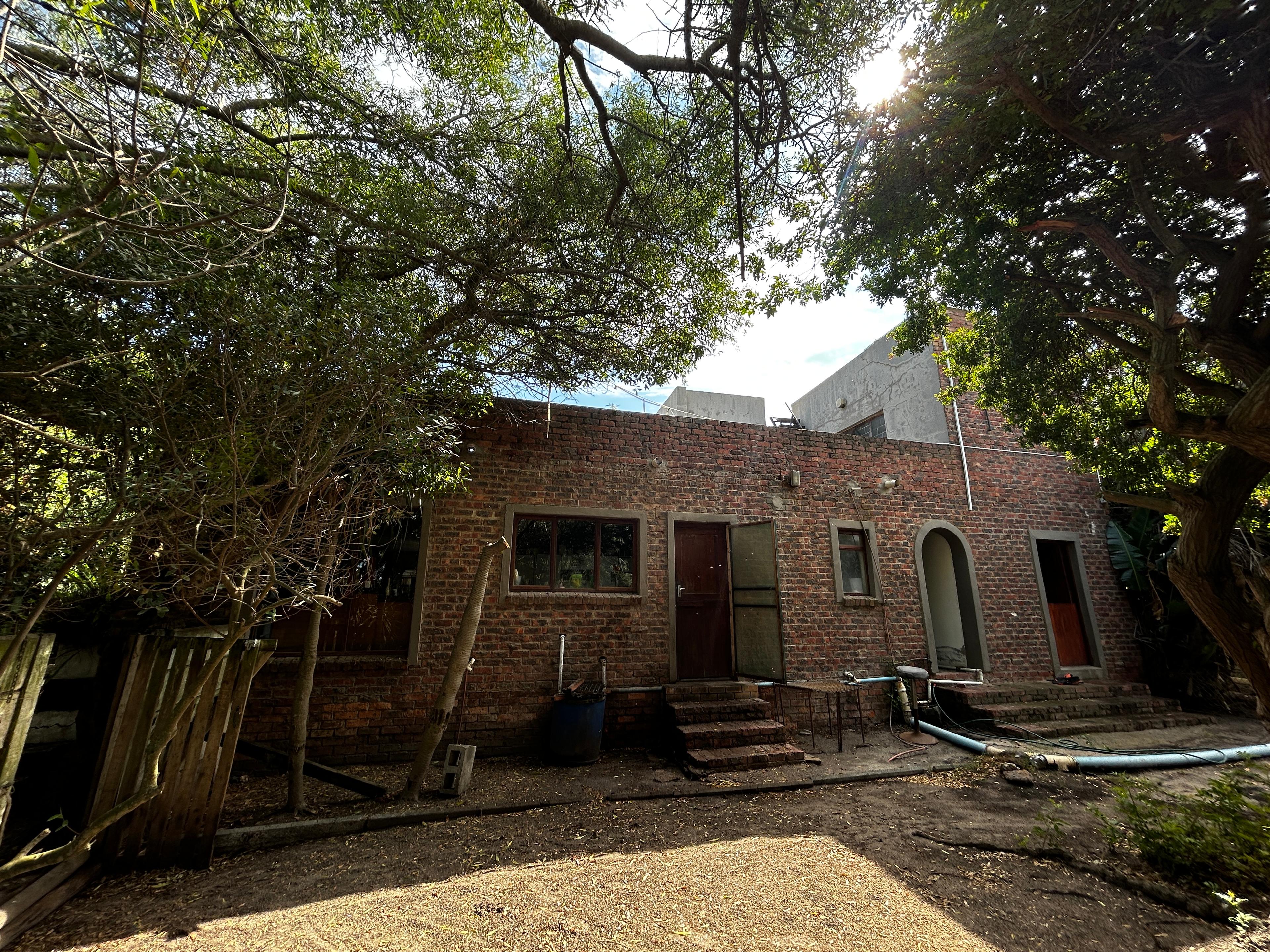 Image 4 of 6
