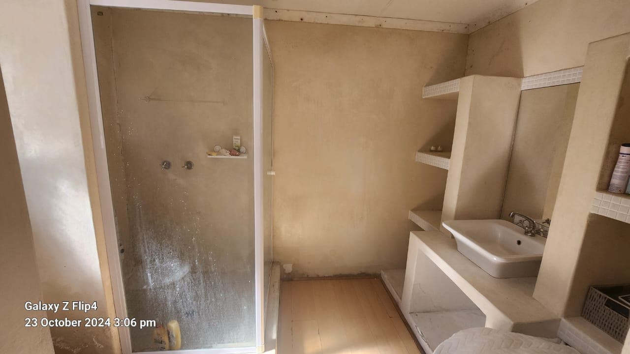 Image 2 of 6