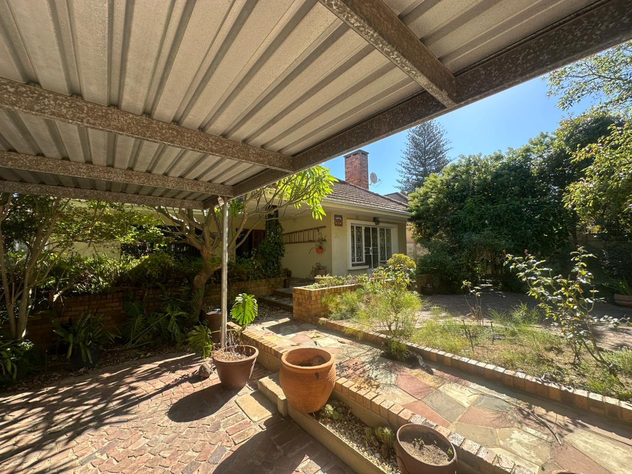 Image 4 of 6
