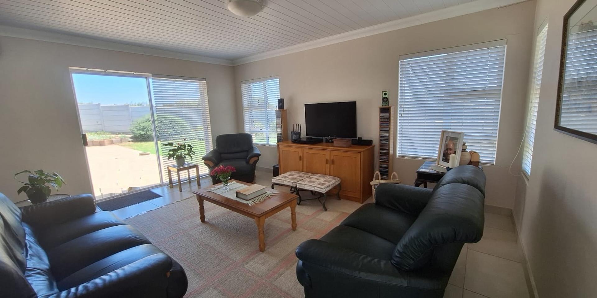 Image 4 of 6