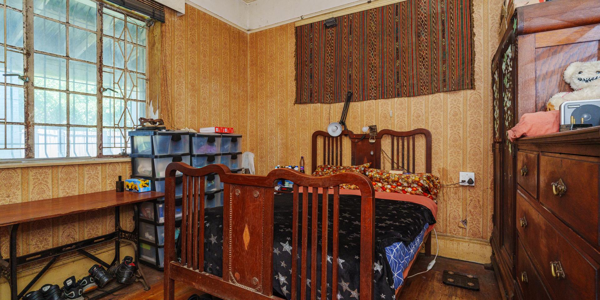 Image 3 of 6