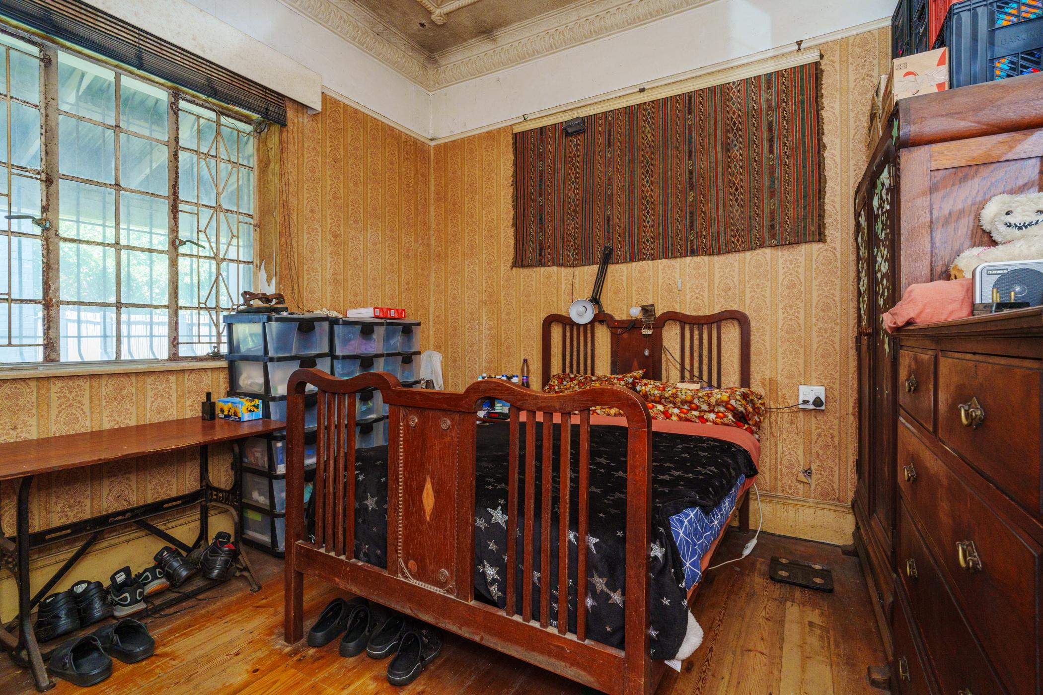 Image 3 of 6