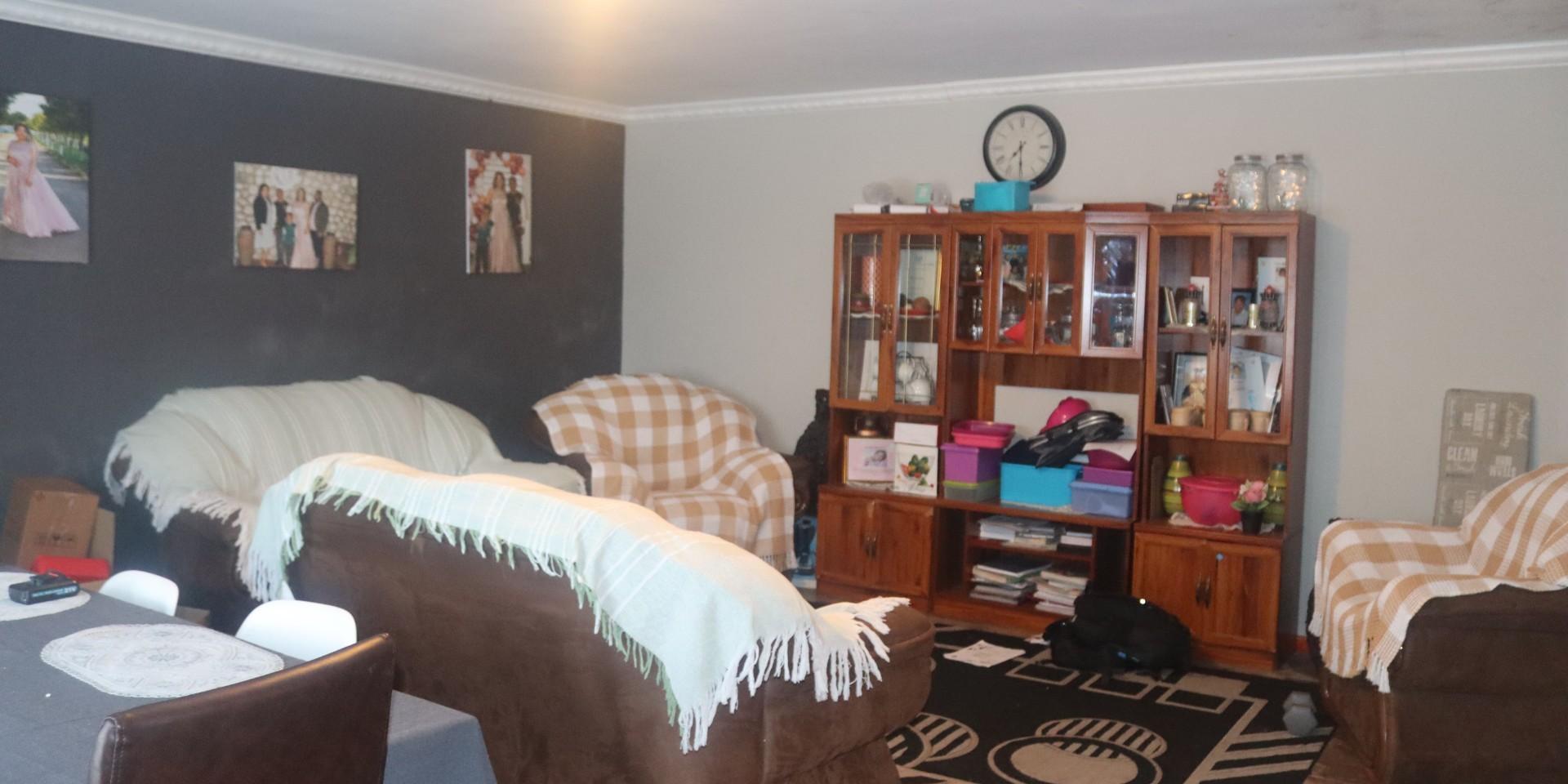 Image 3 of 6