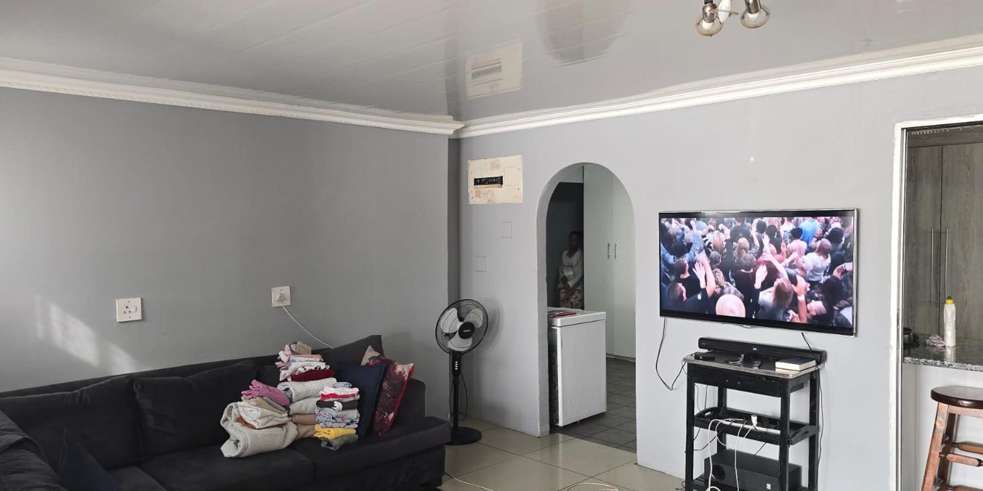 Image 2 of 6