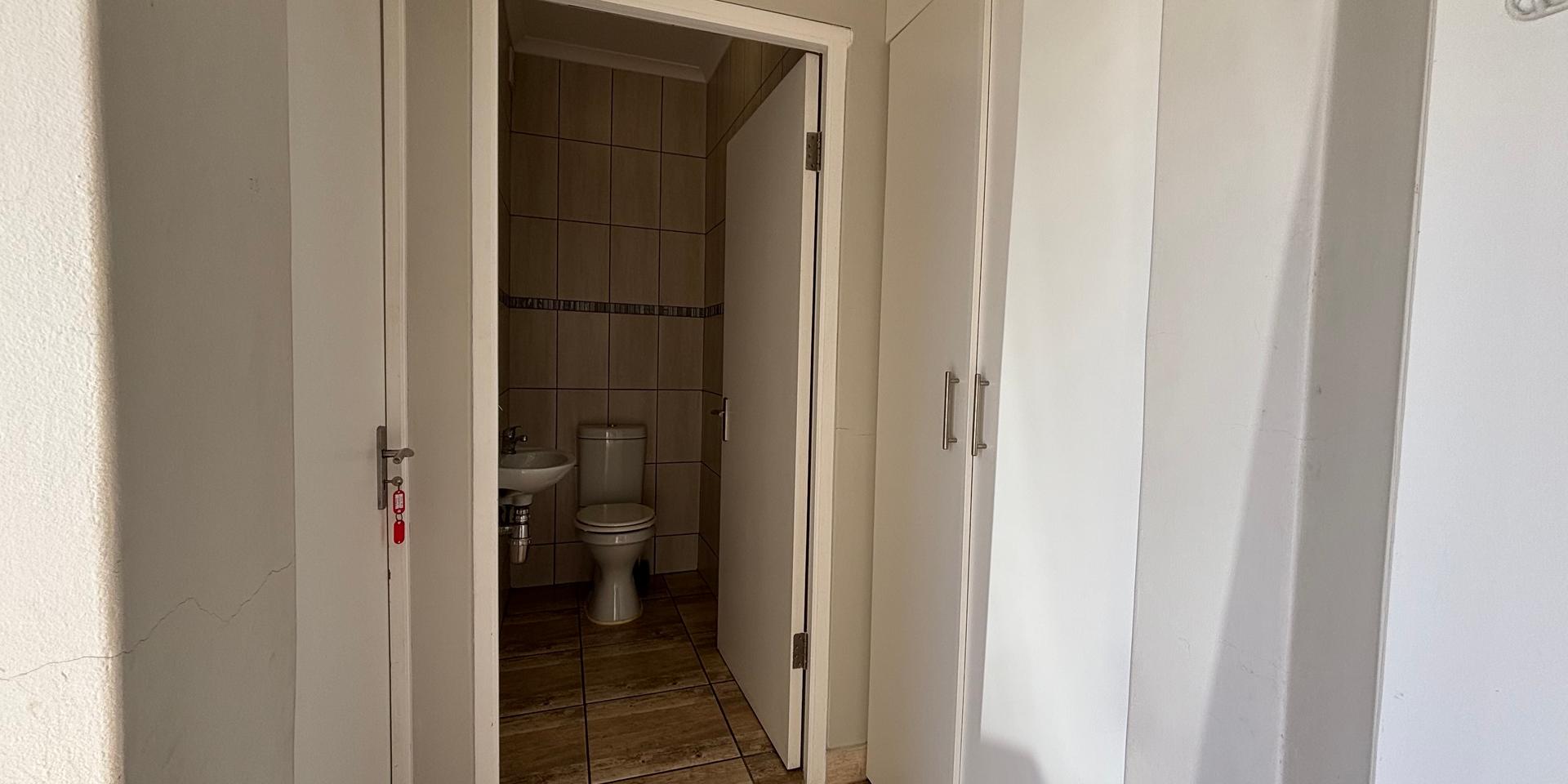 Image 4 of 6