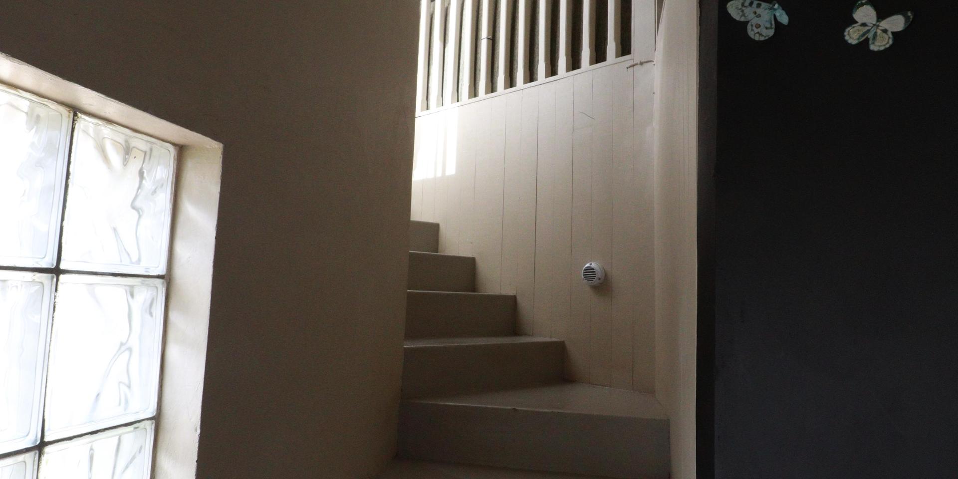 Image 4 of 6