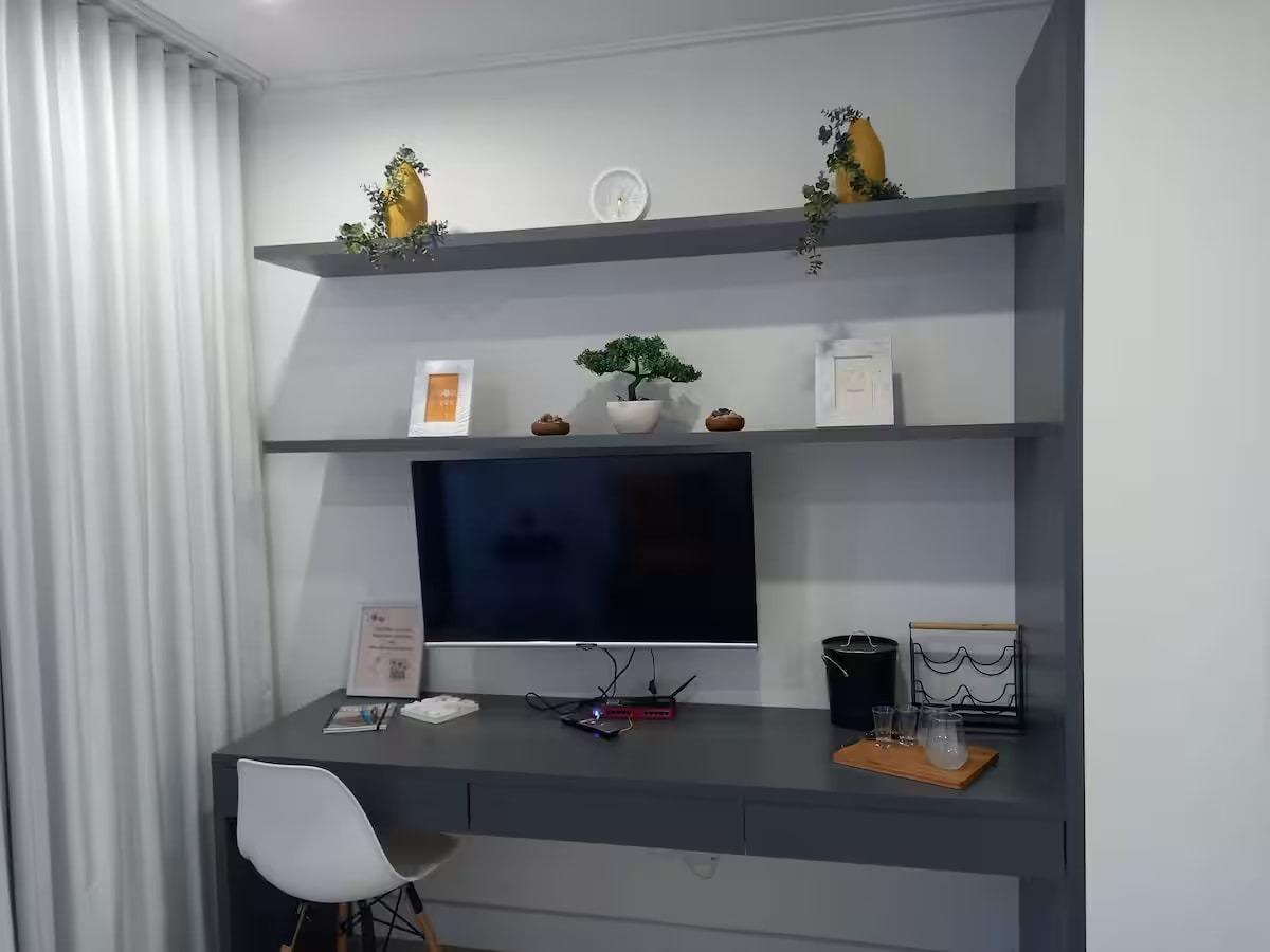 Image 2 of 6