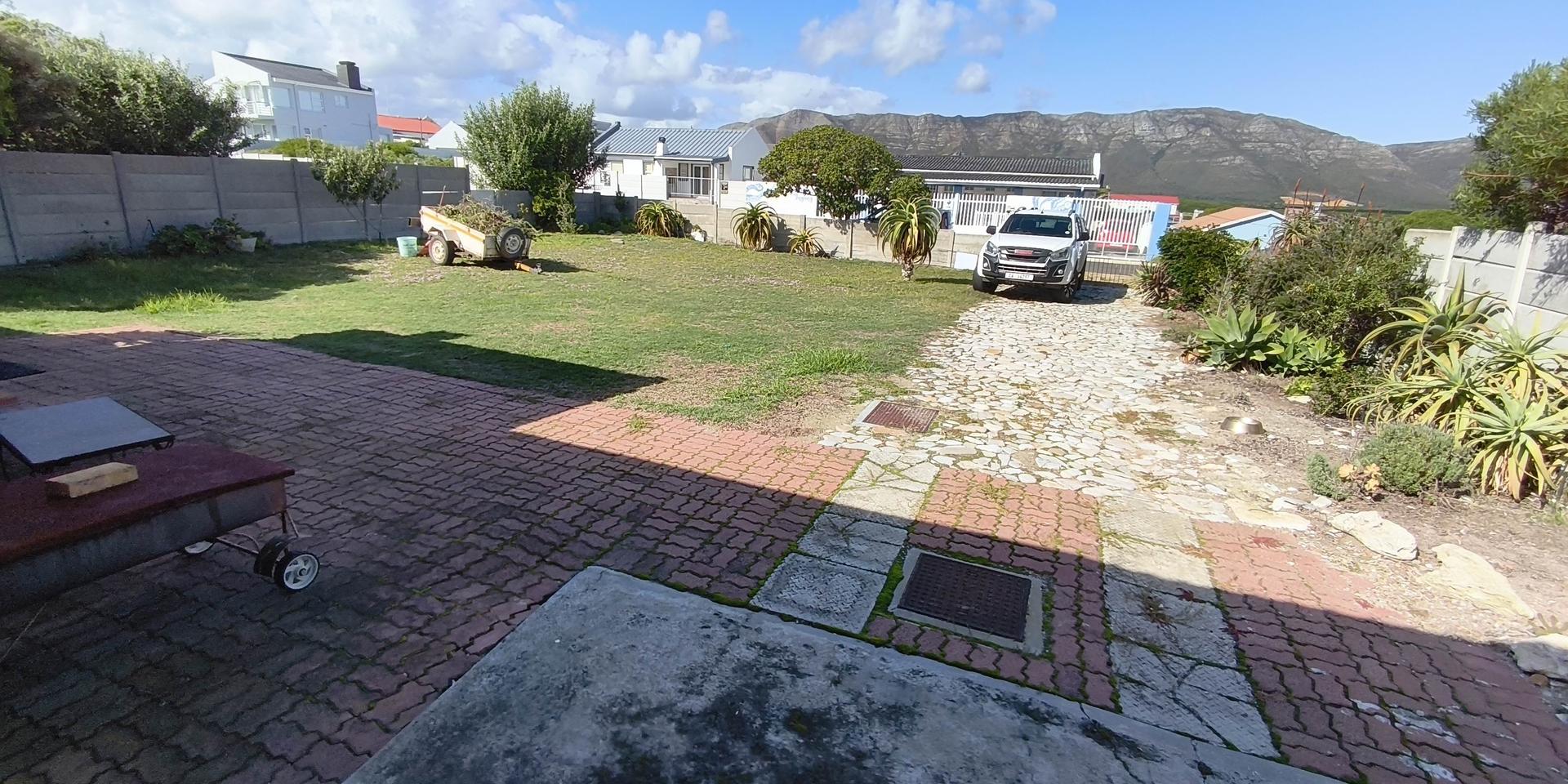Image 4 of 6