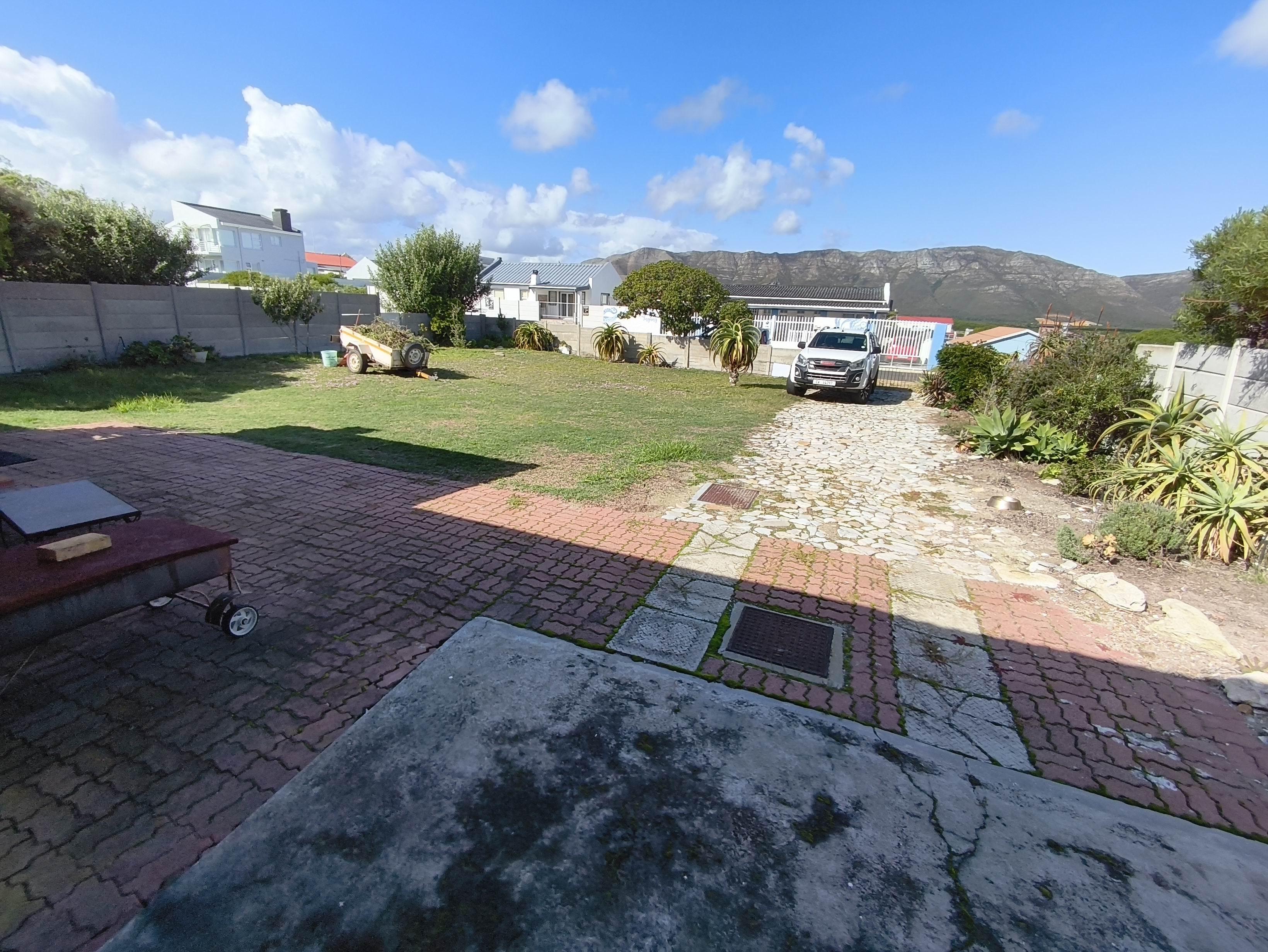 Image 4 of 6