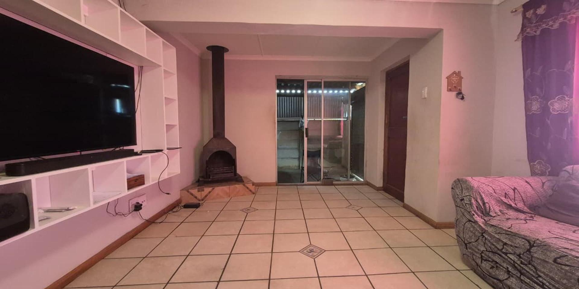 Image 2 of 6