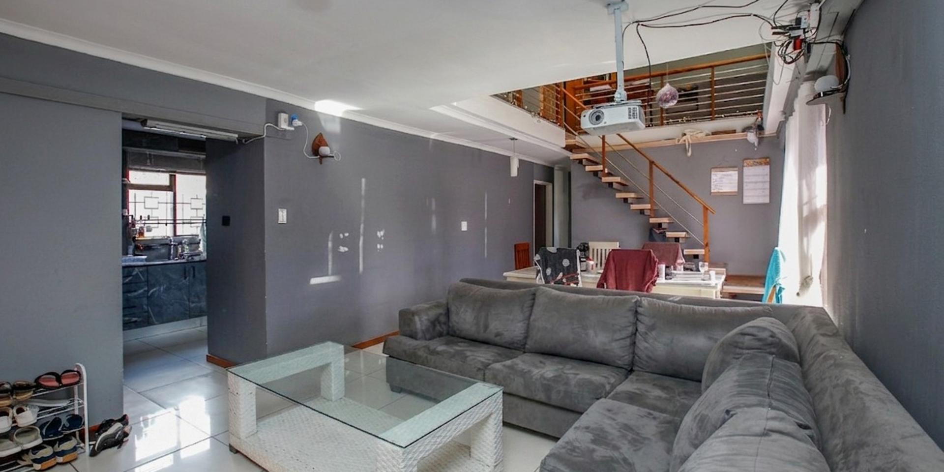 Image 4 of 6