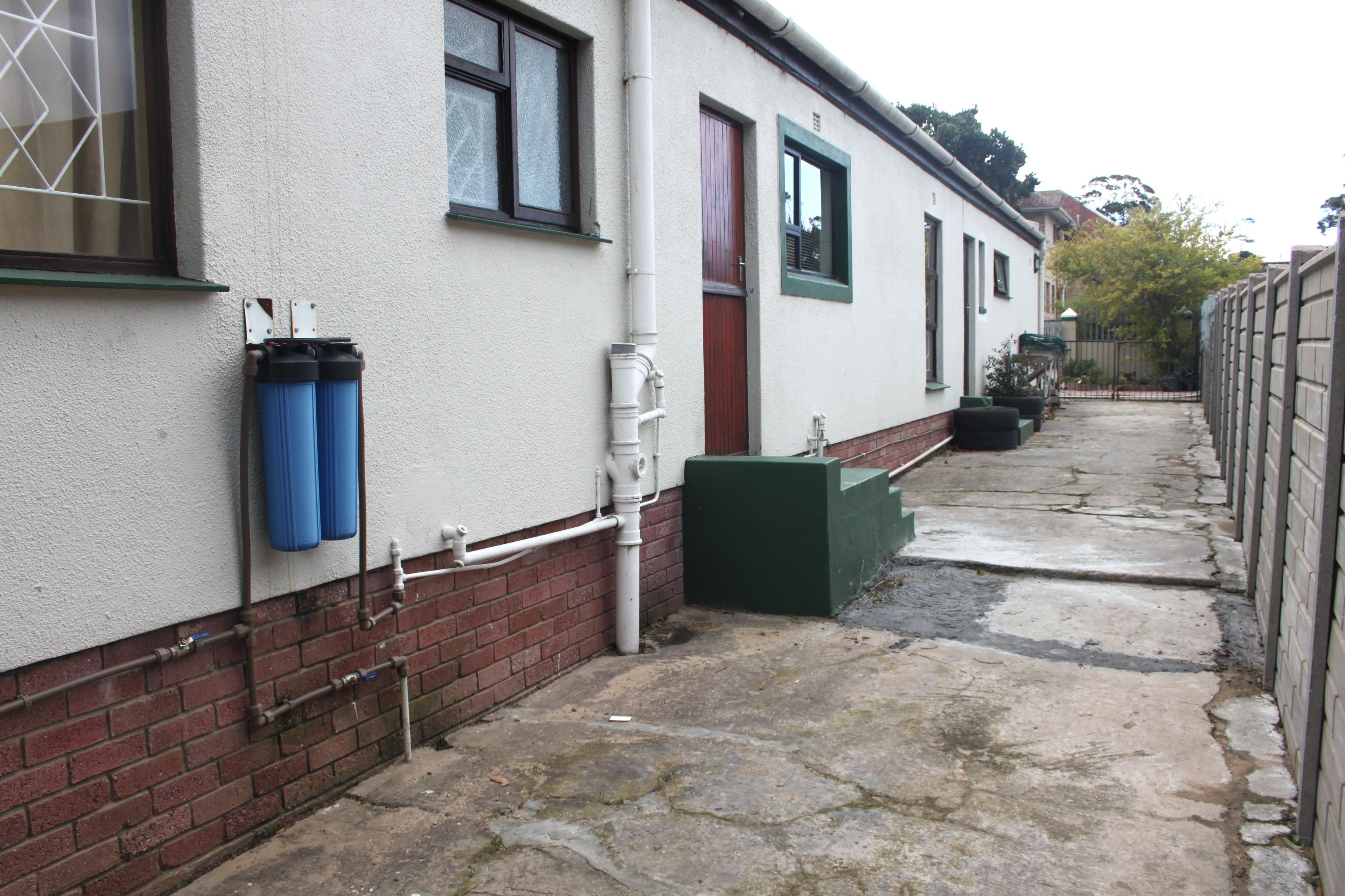Image 3 of 6