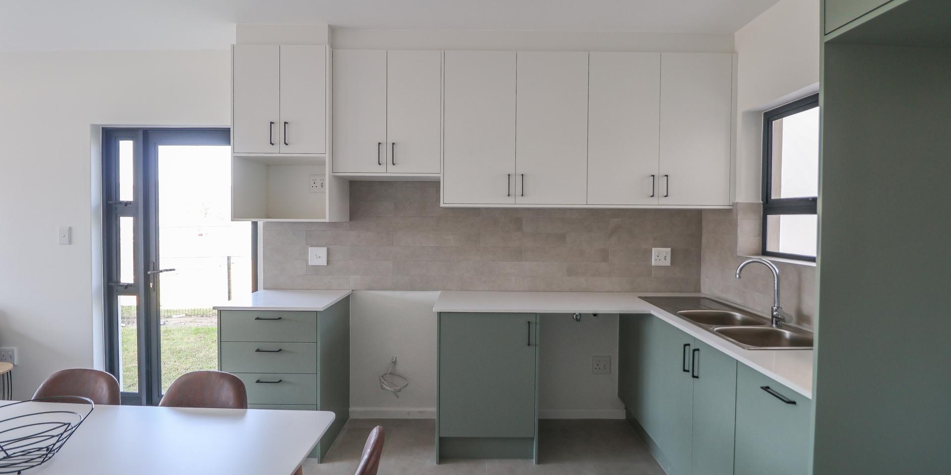 Image 4 of 6