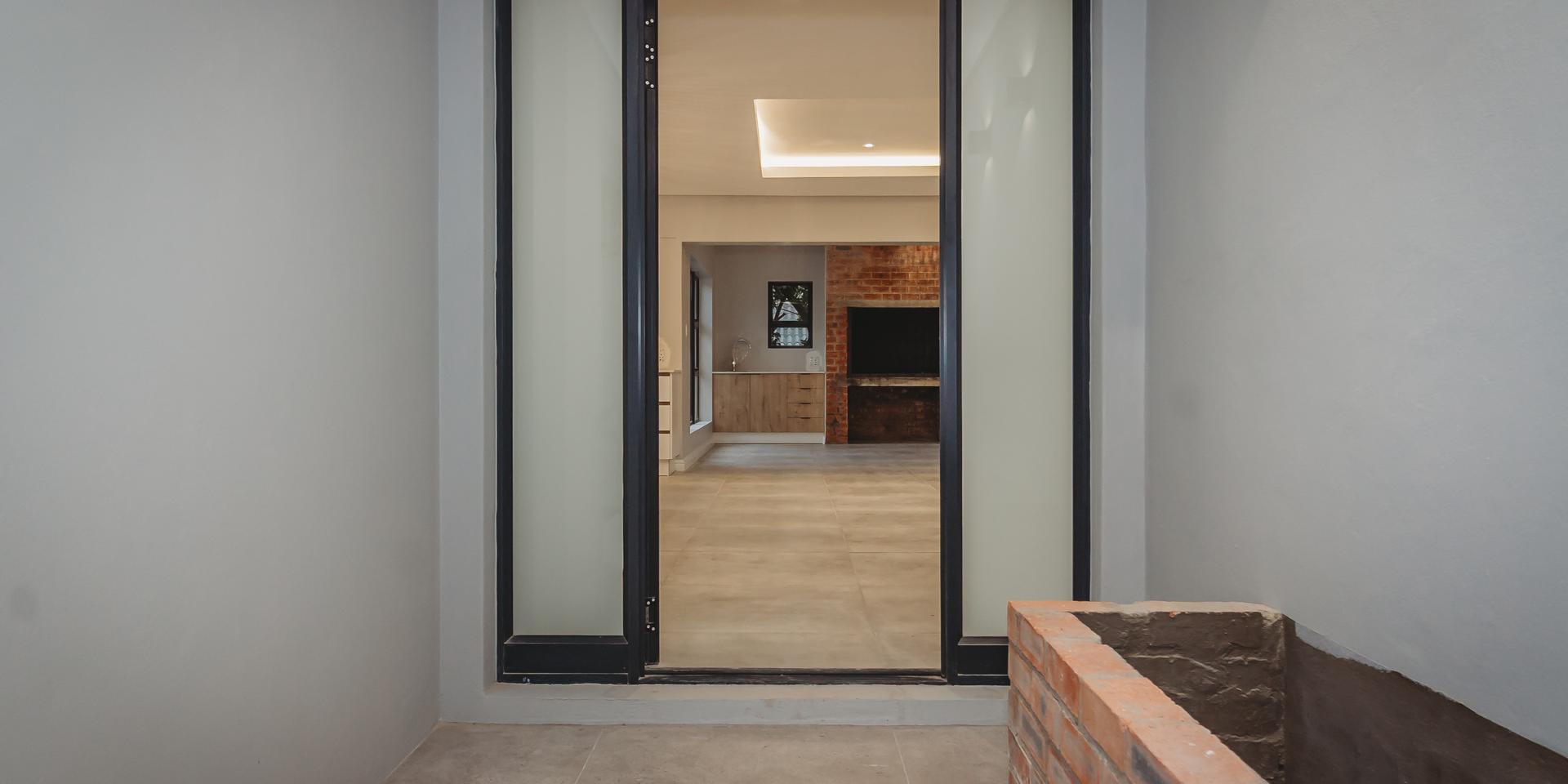 Image 4 of 6