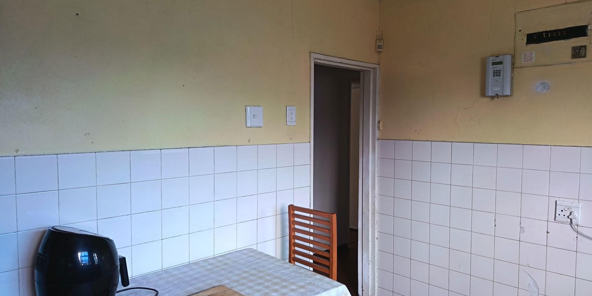 Image 2 of 6