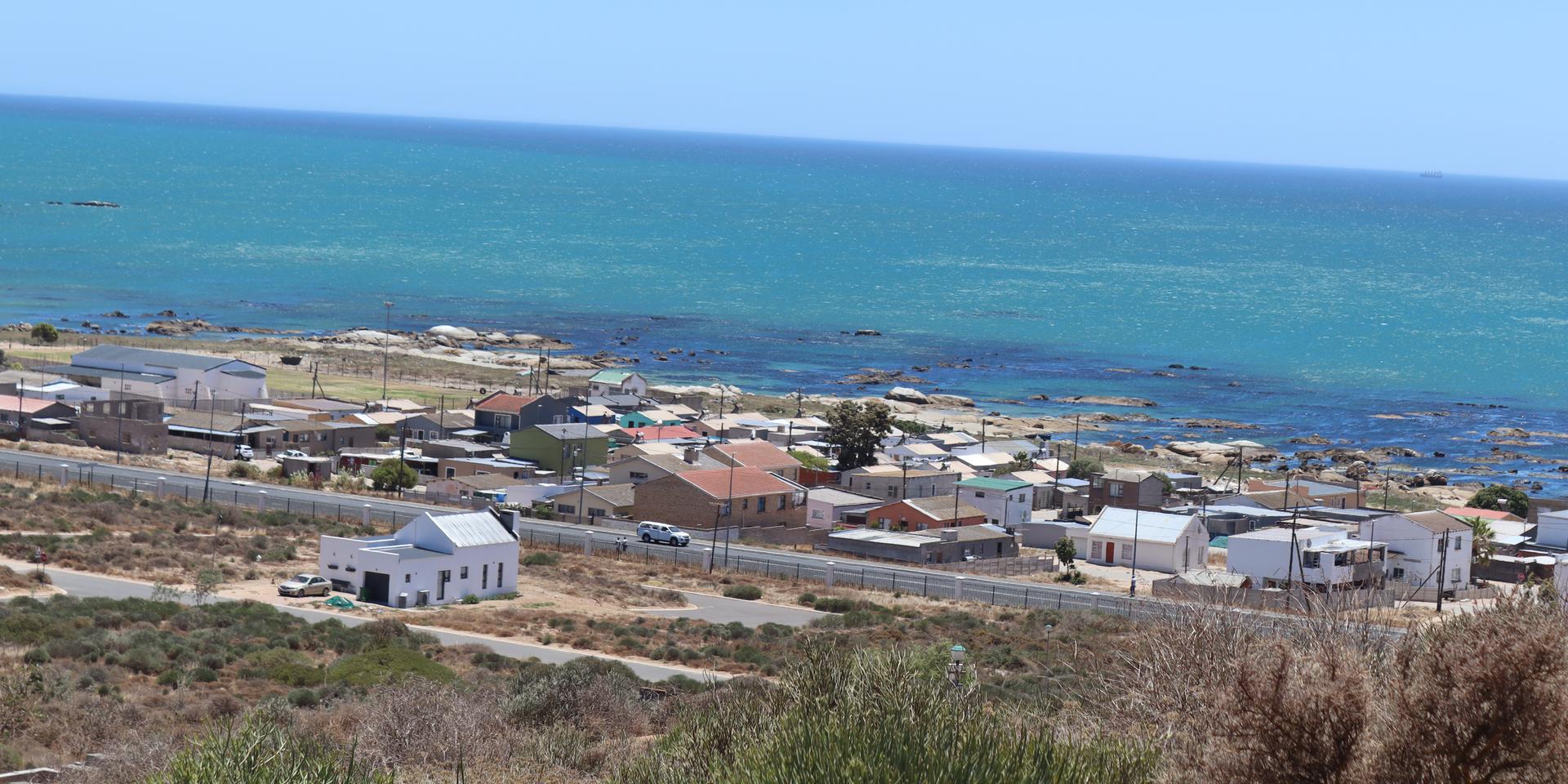 Image 2 of 6