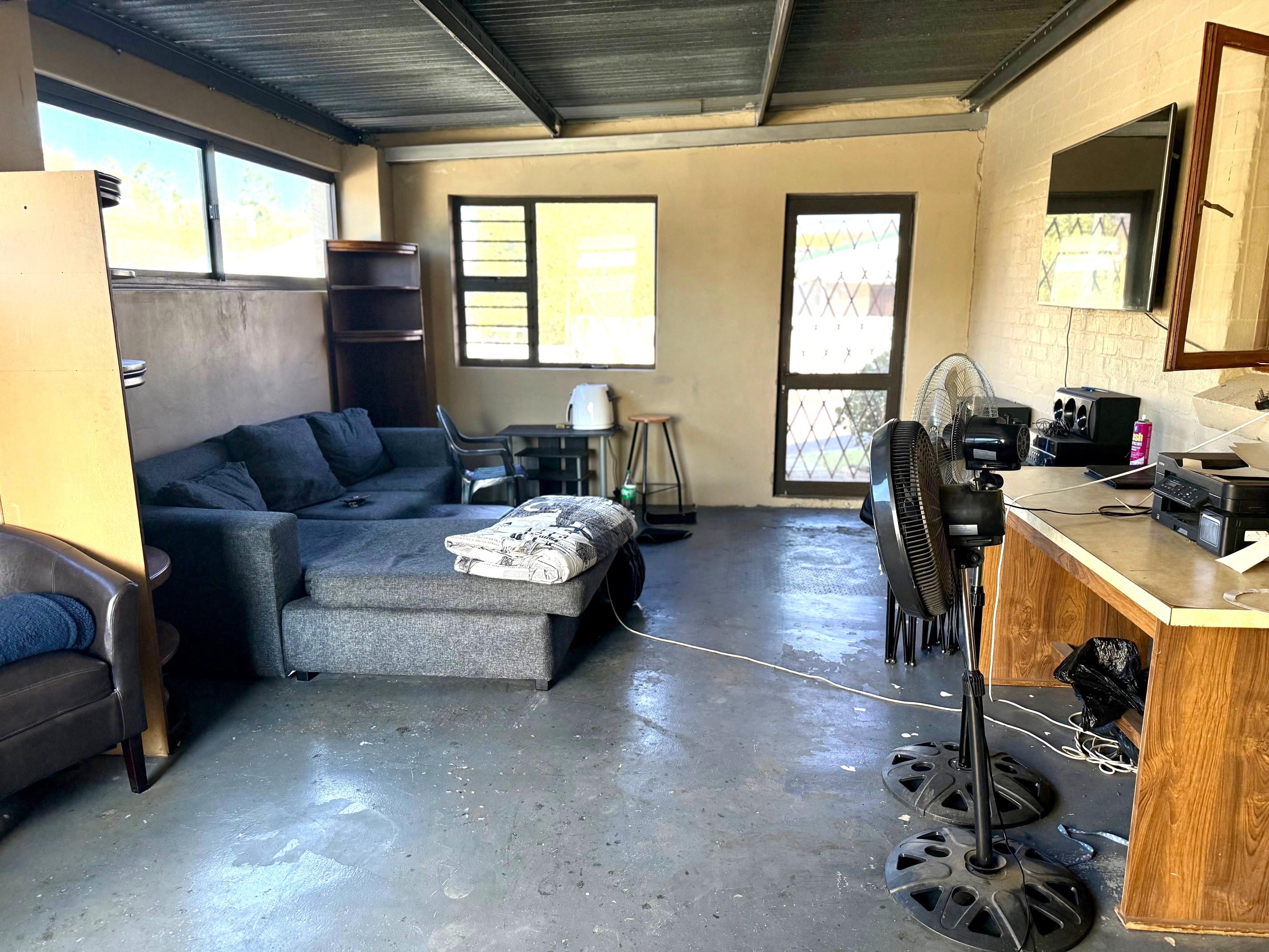 Image 4 of 6
