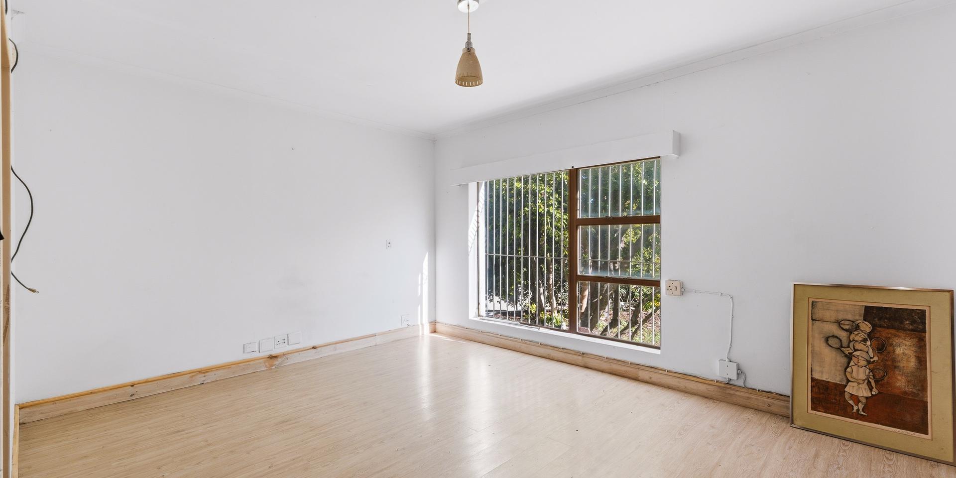 Image 2 of 6