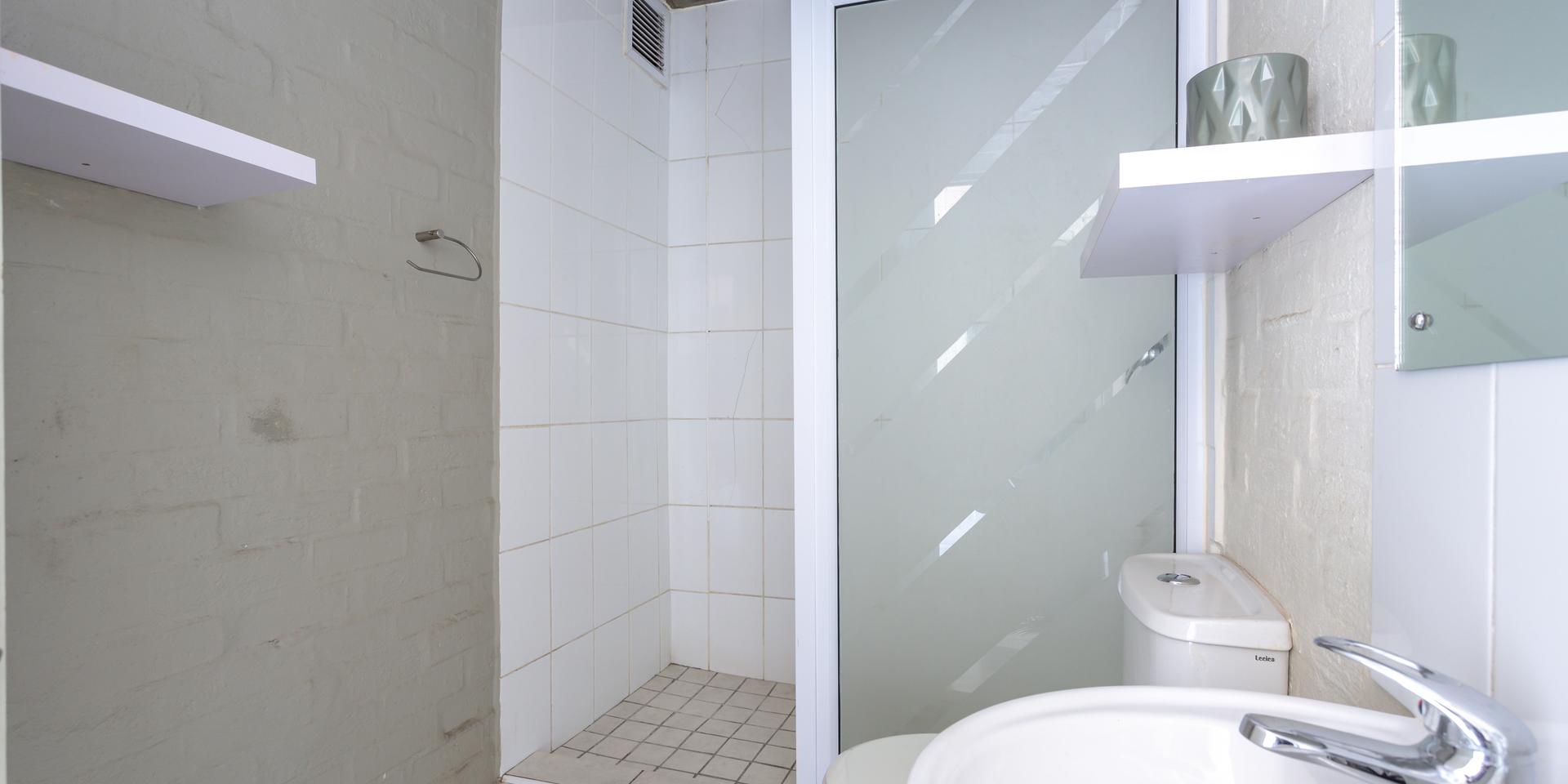 Image 4 of 6