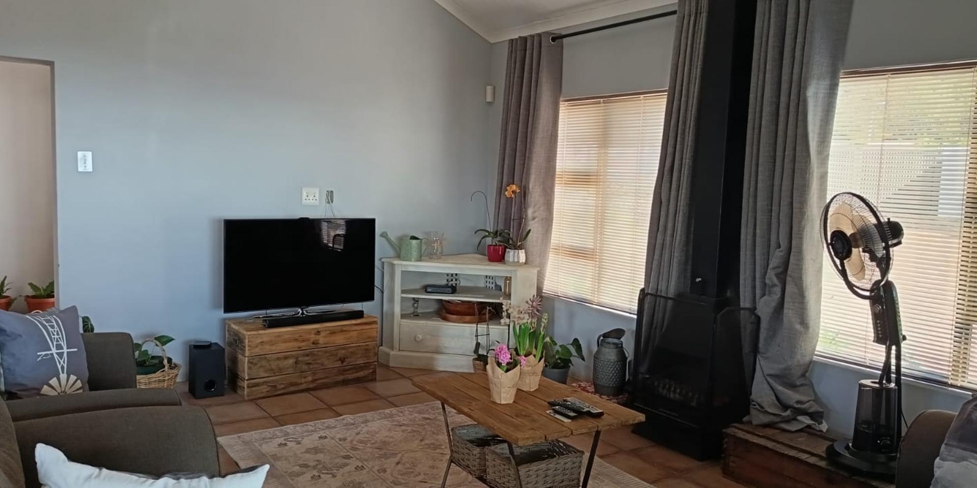 Image 2 of 6