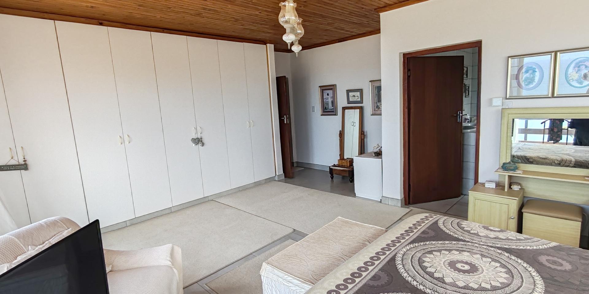 Image 4 of 6