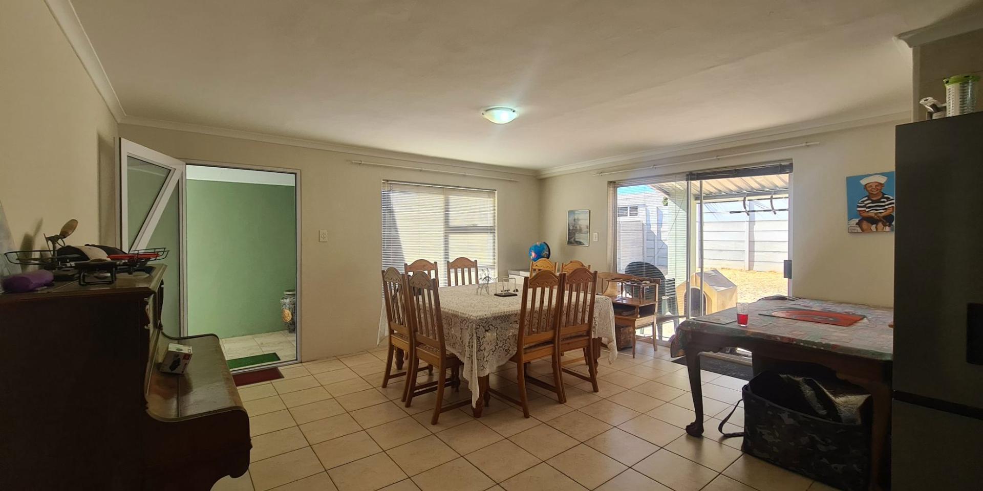 Image 4 of 6