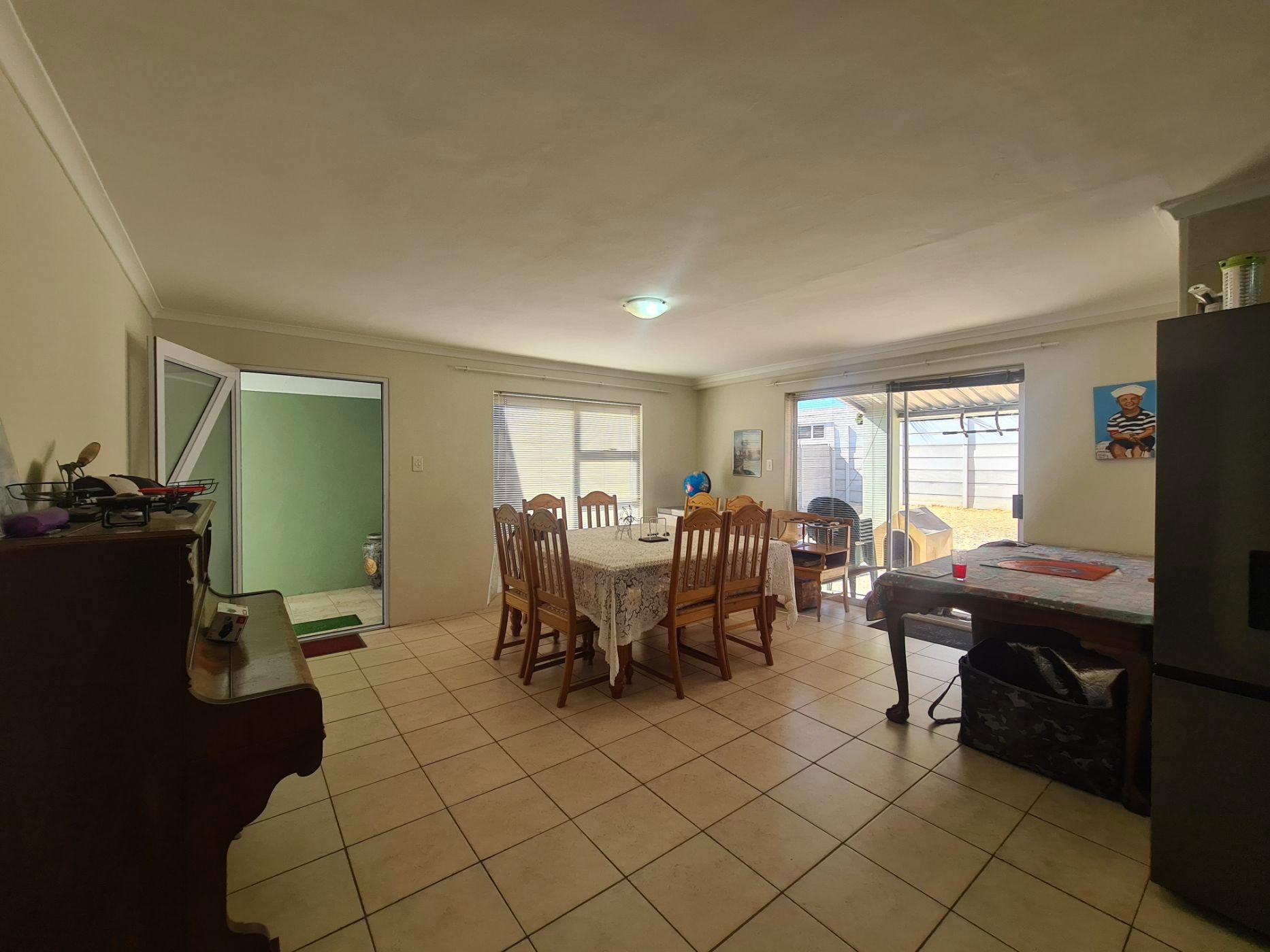Image 4 of 6