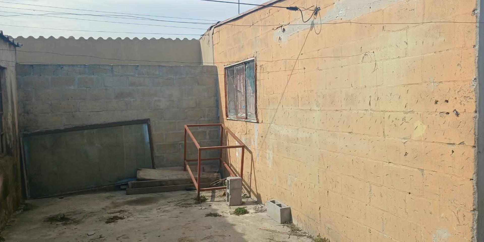 Image 4 of 6