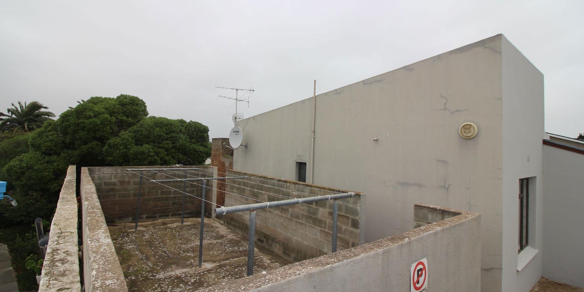 Image 3 of 6