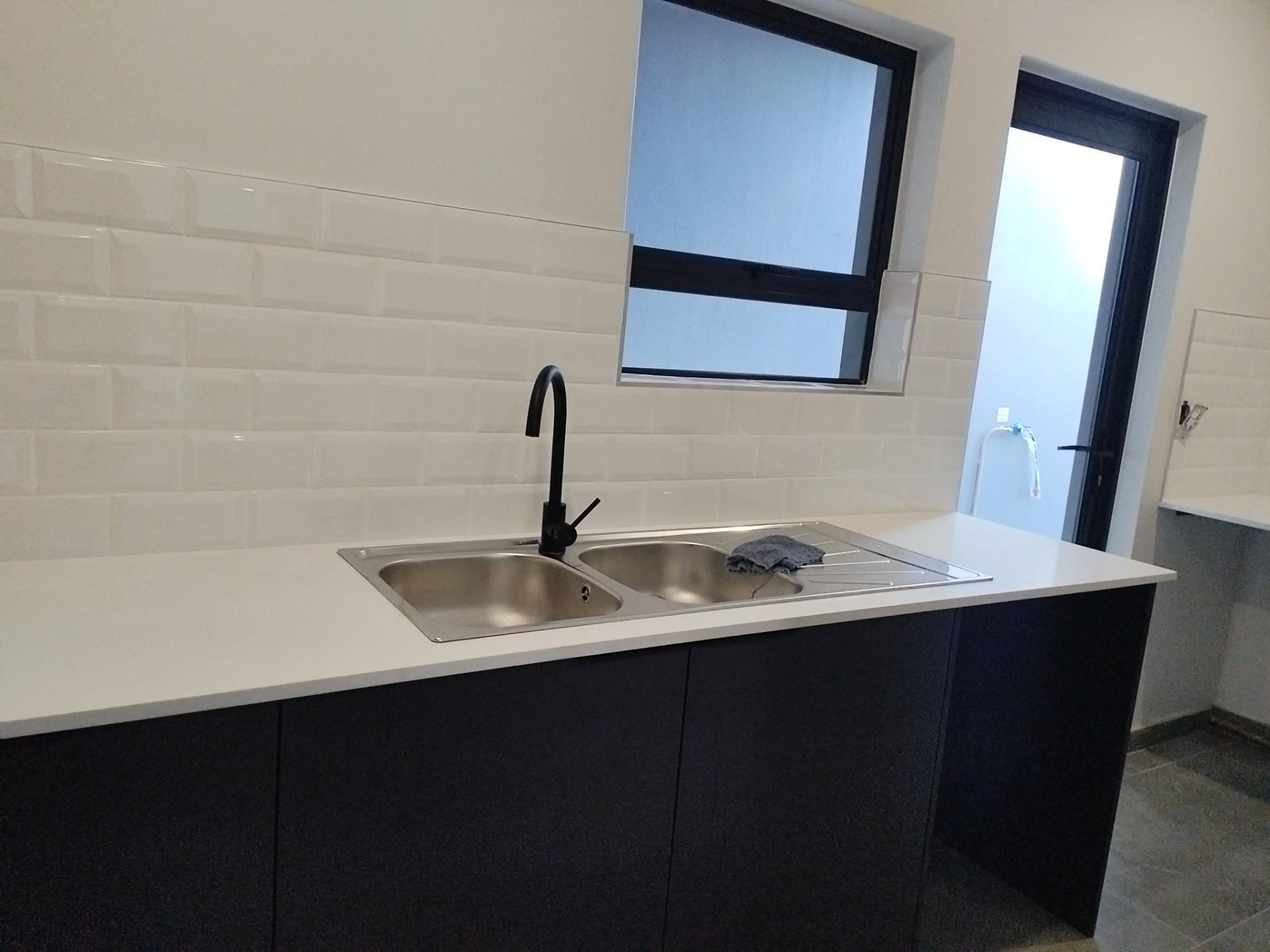 Image 5 of 6